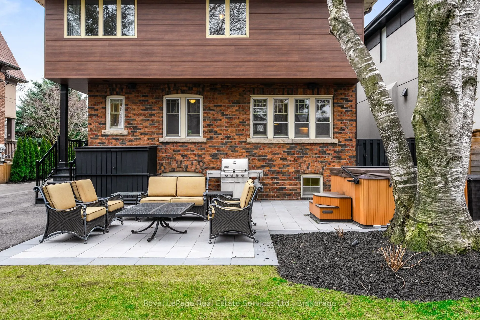 28 Thompson Avenue