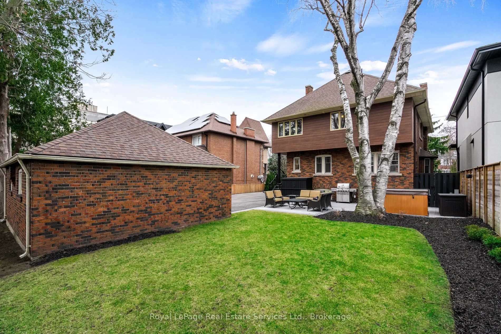 28 Thompson Avenue