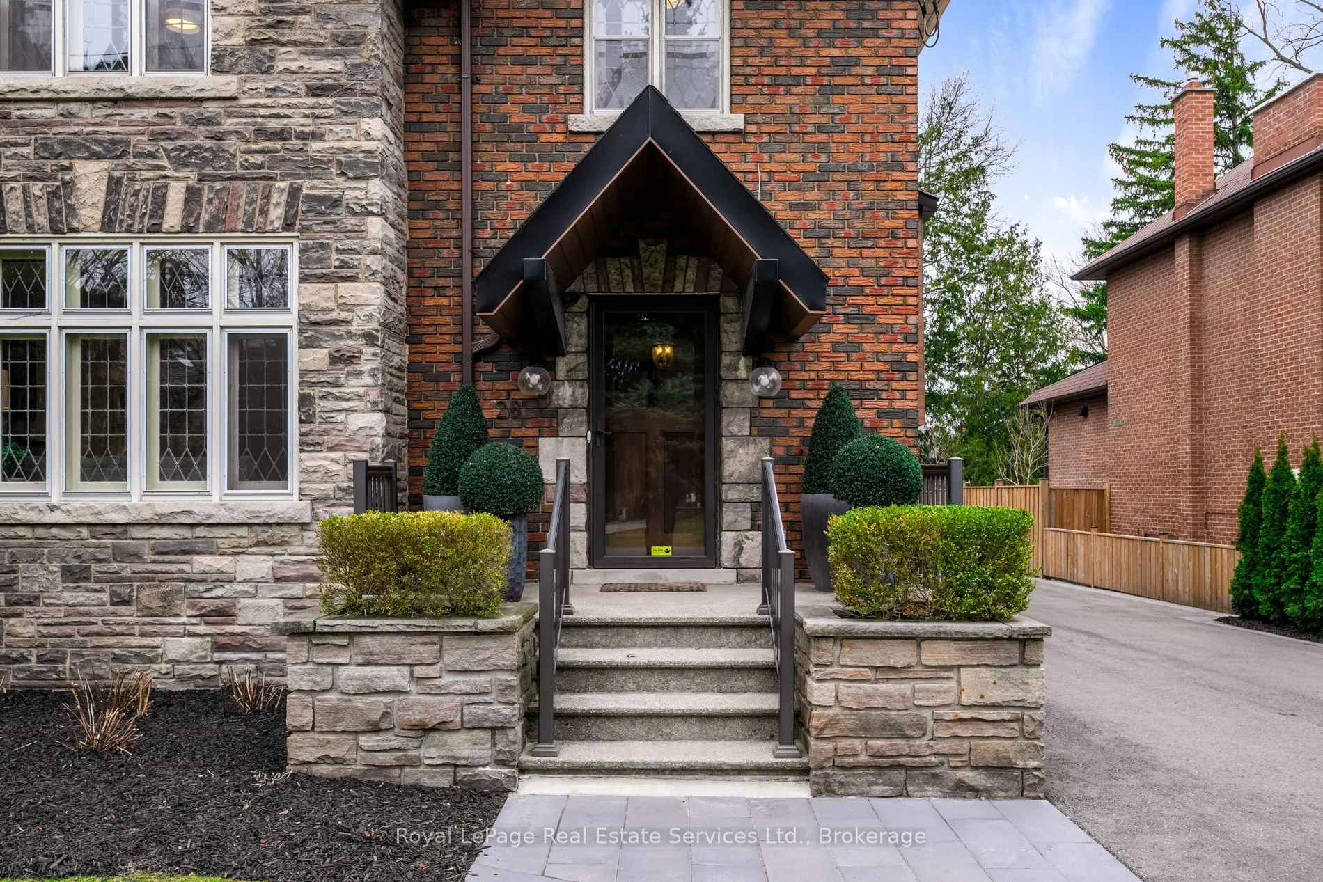 28 Thompson Avenue