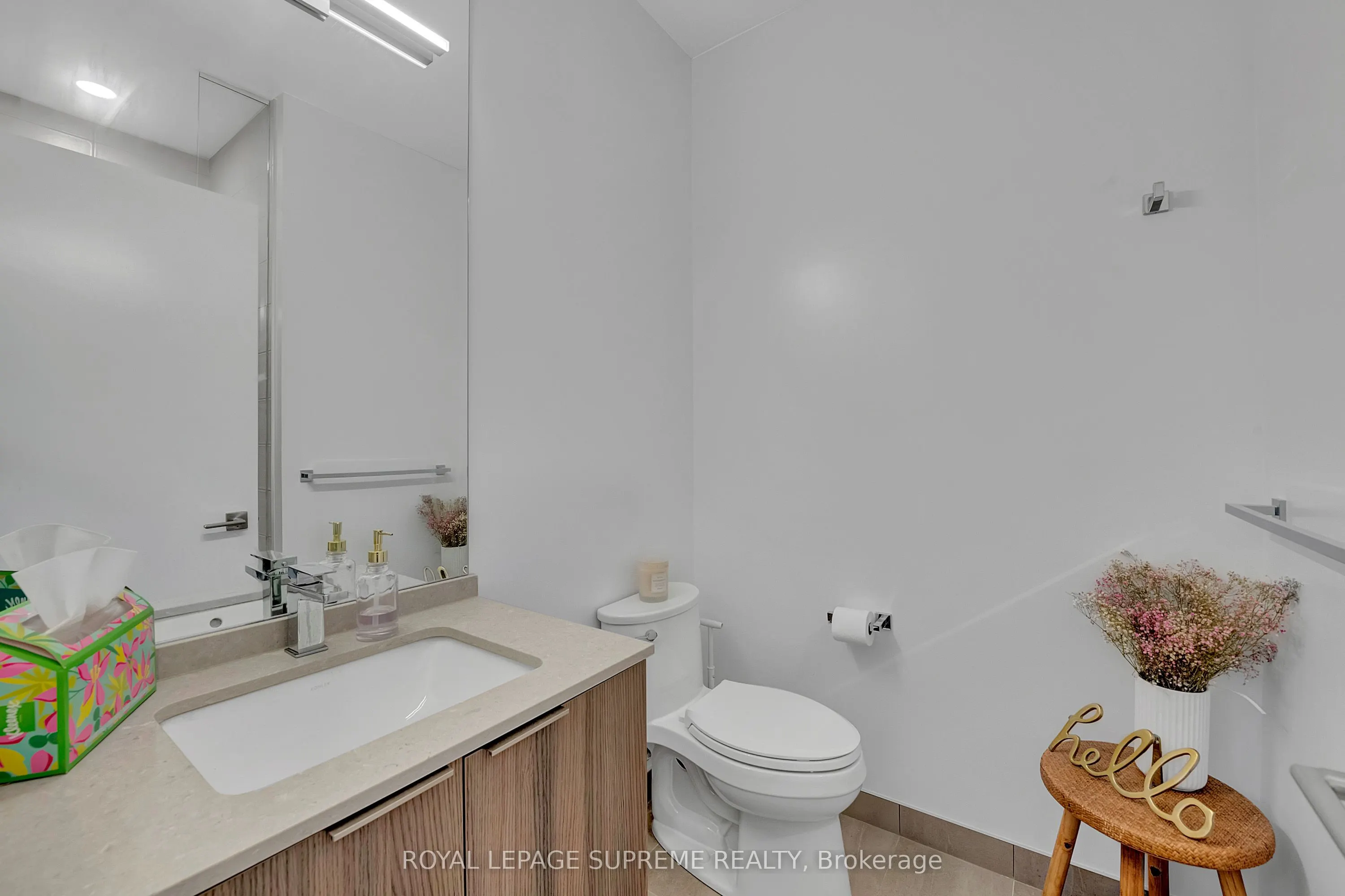 4208 Dundas Street W, #215