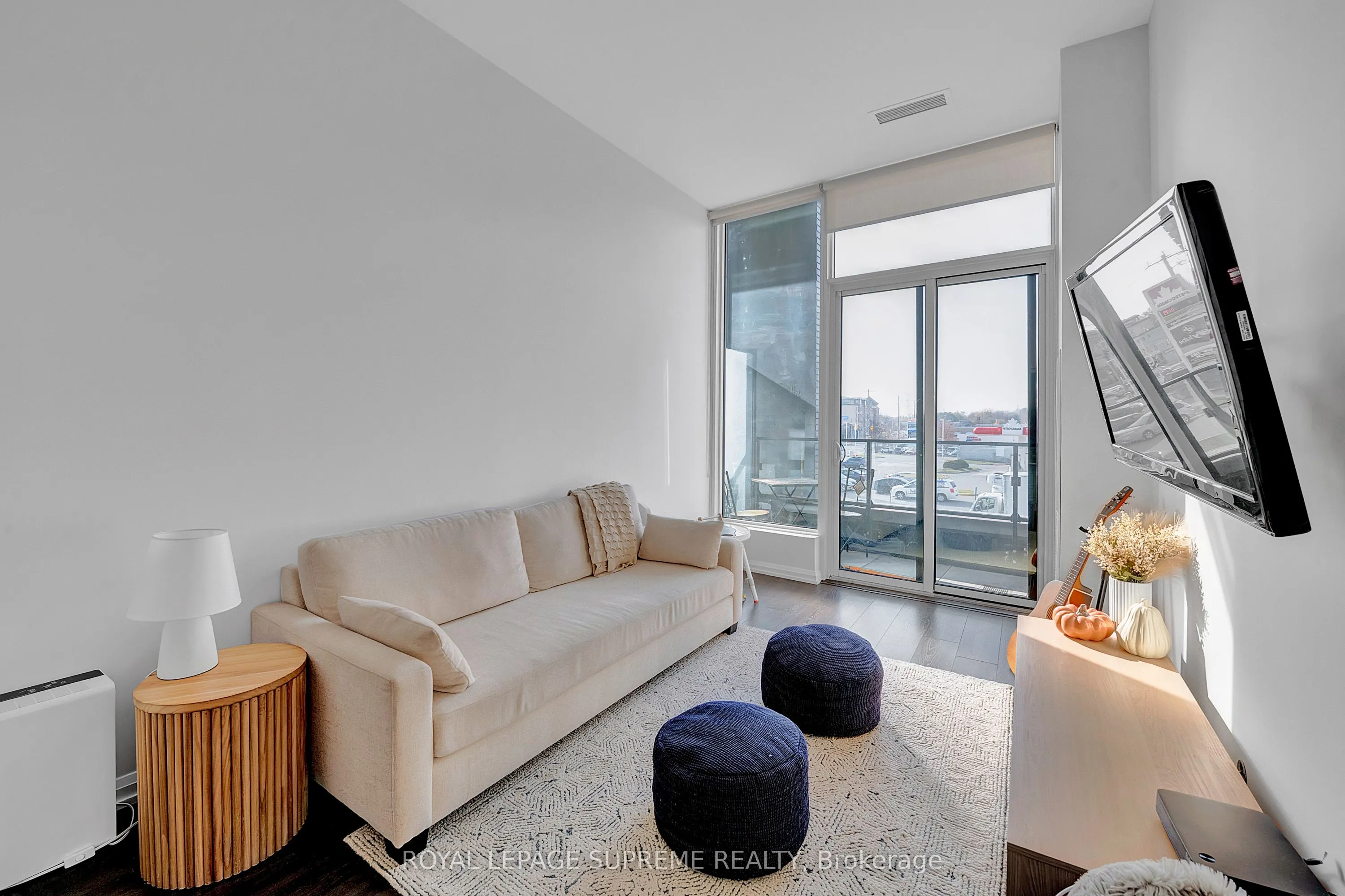 4208 Dundas Street W, #215