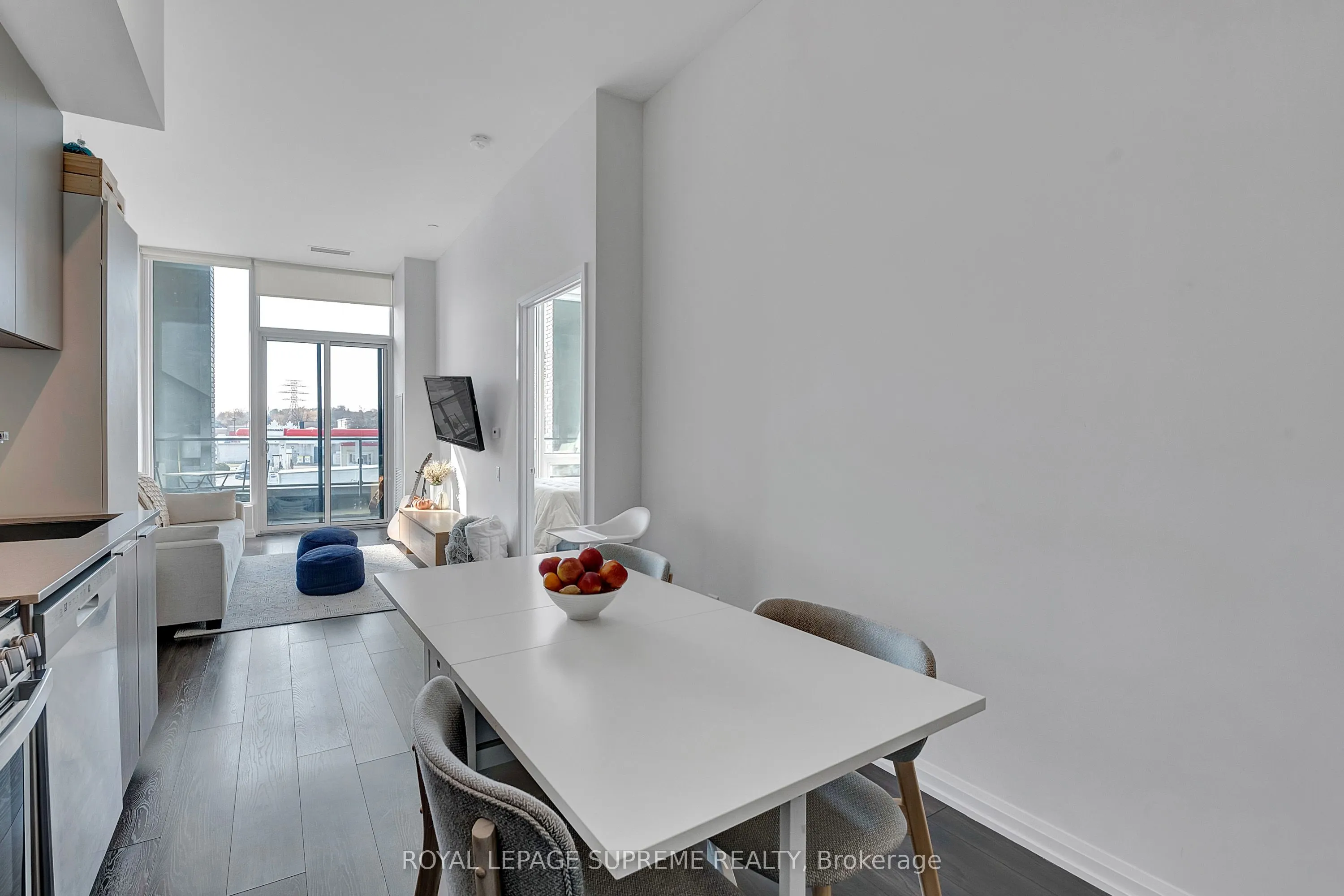 4208 Dundas Street W, #215