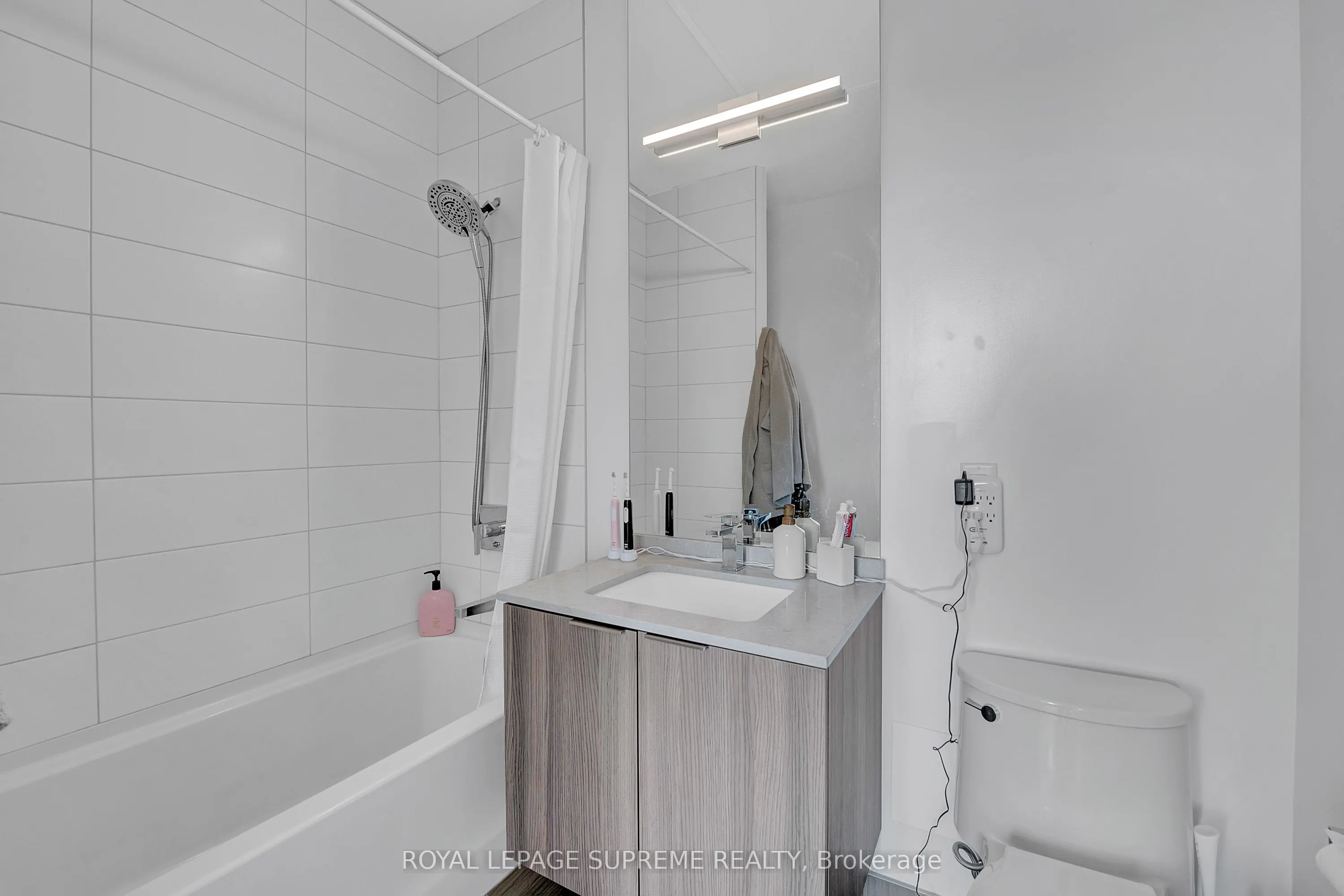 4208 Dundas Street W, #215