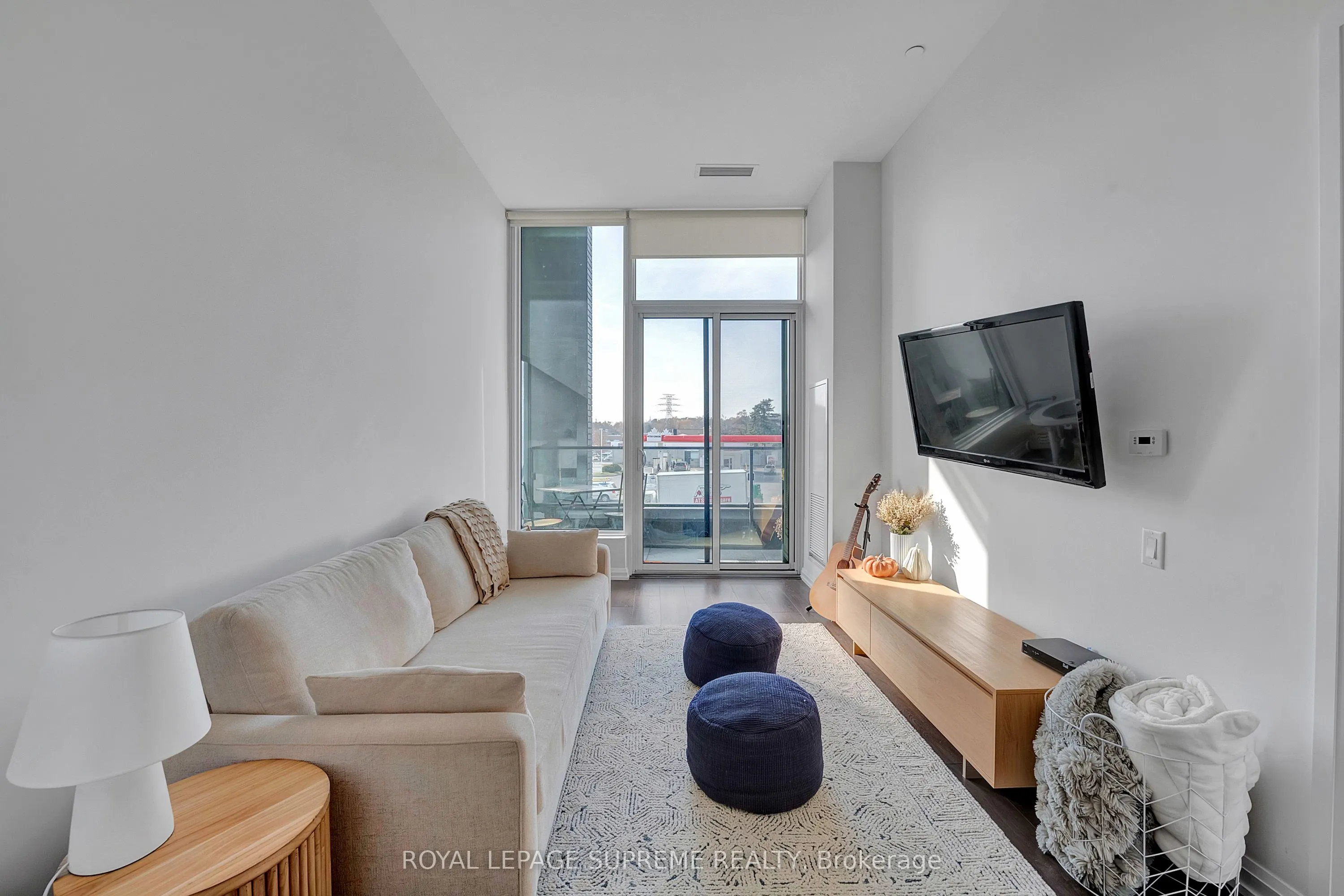 4208 Dundas Street W, #215