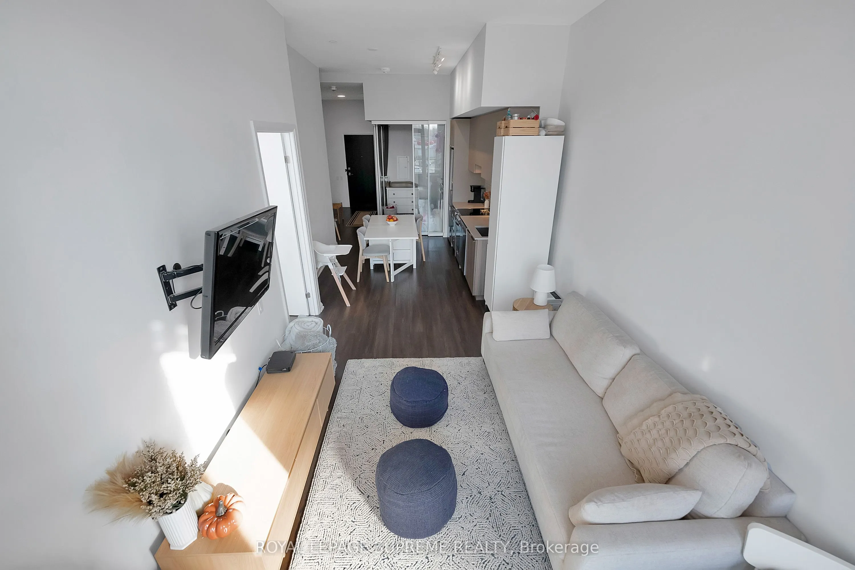 4208 Dundas Street W, #215