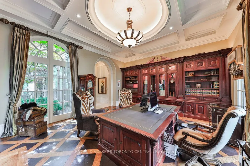 489 Lakeshore Road E