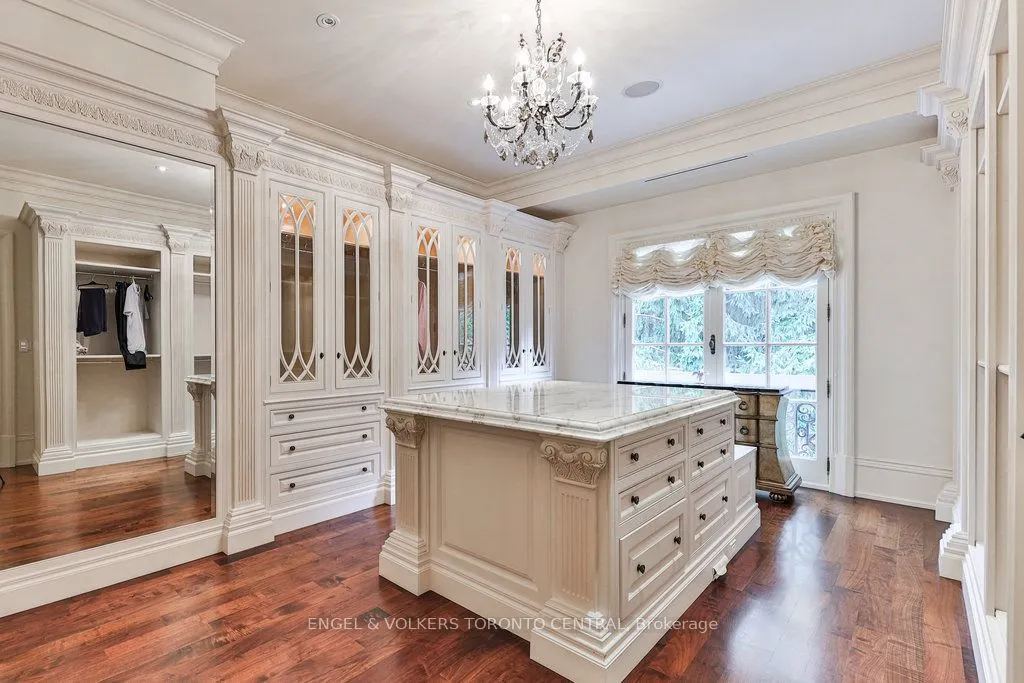 489 Lakeshore Road E