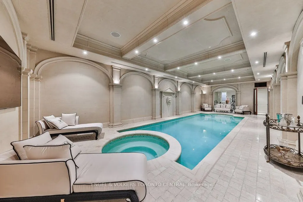 489 Lakeshore Road E
