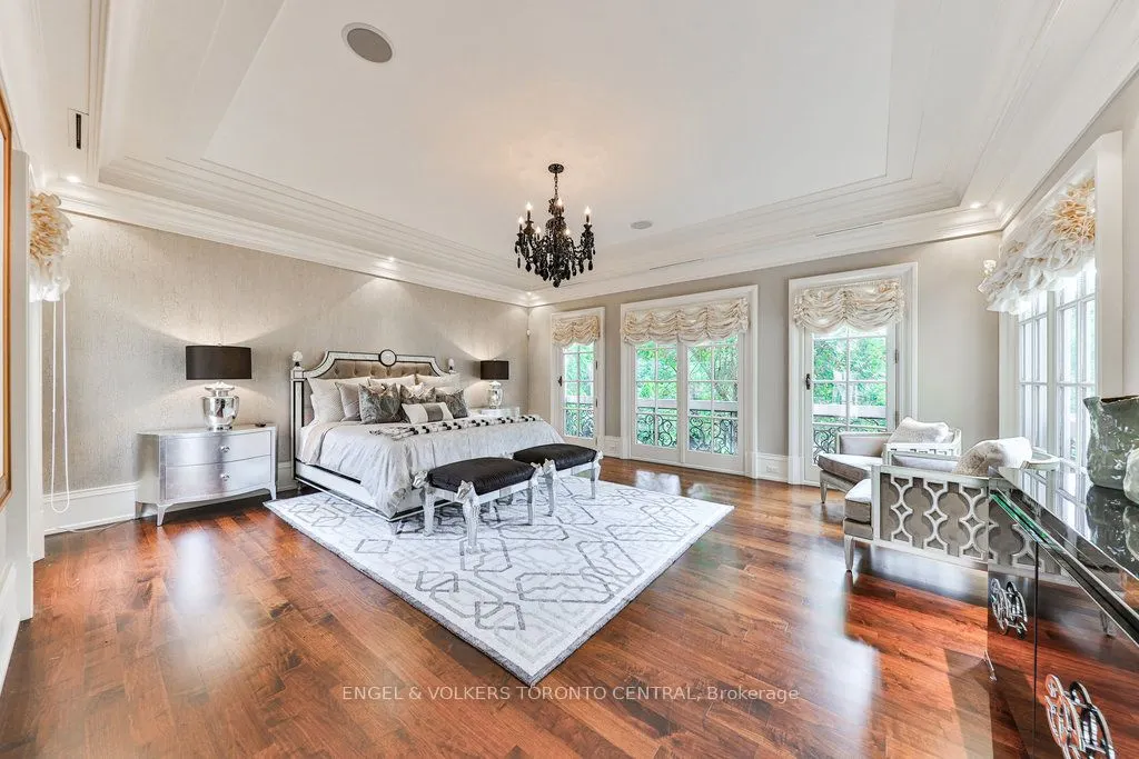 489 Lakeshore Road E