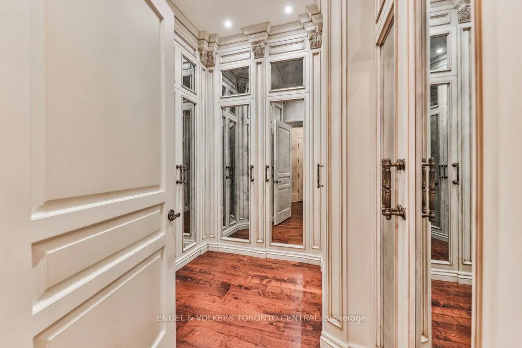 489 Lakeshore Road E