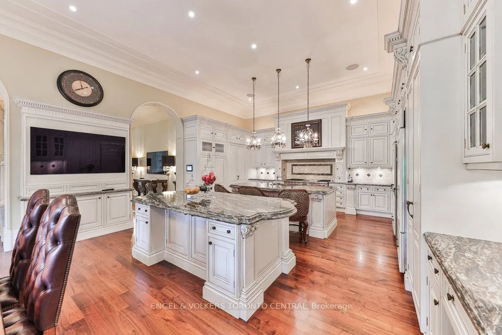 489 Lakeshore Road E