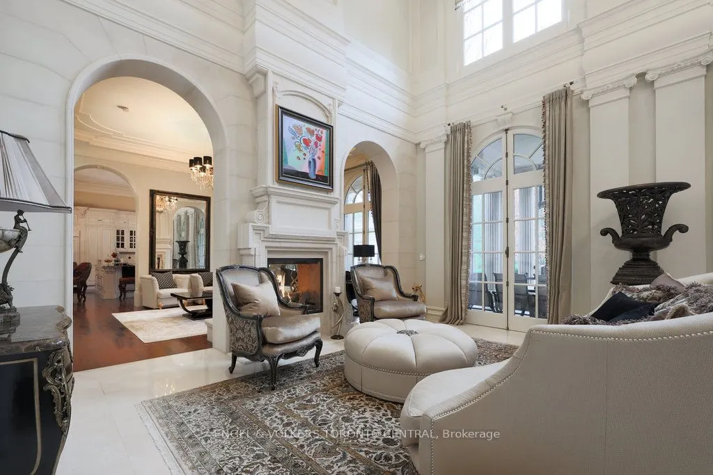 489 Lakeshore Road E