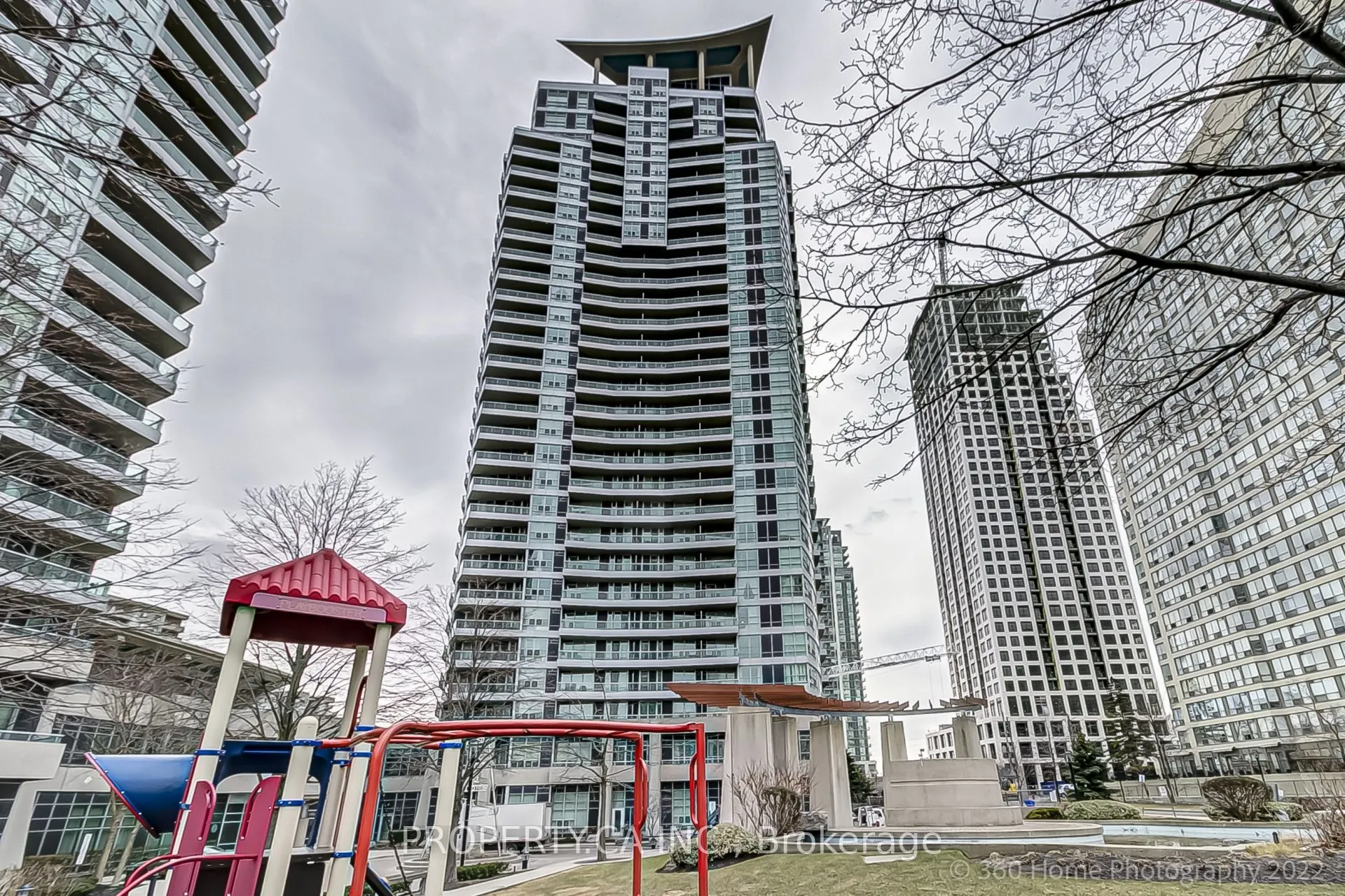 33 Elm Drive W, #207