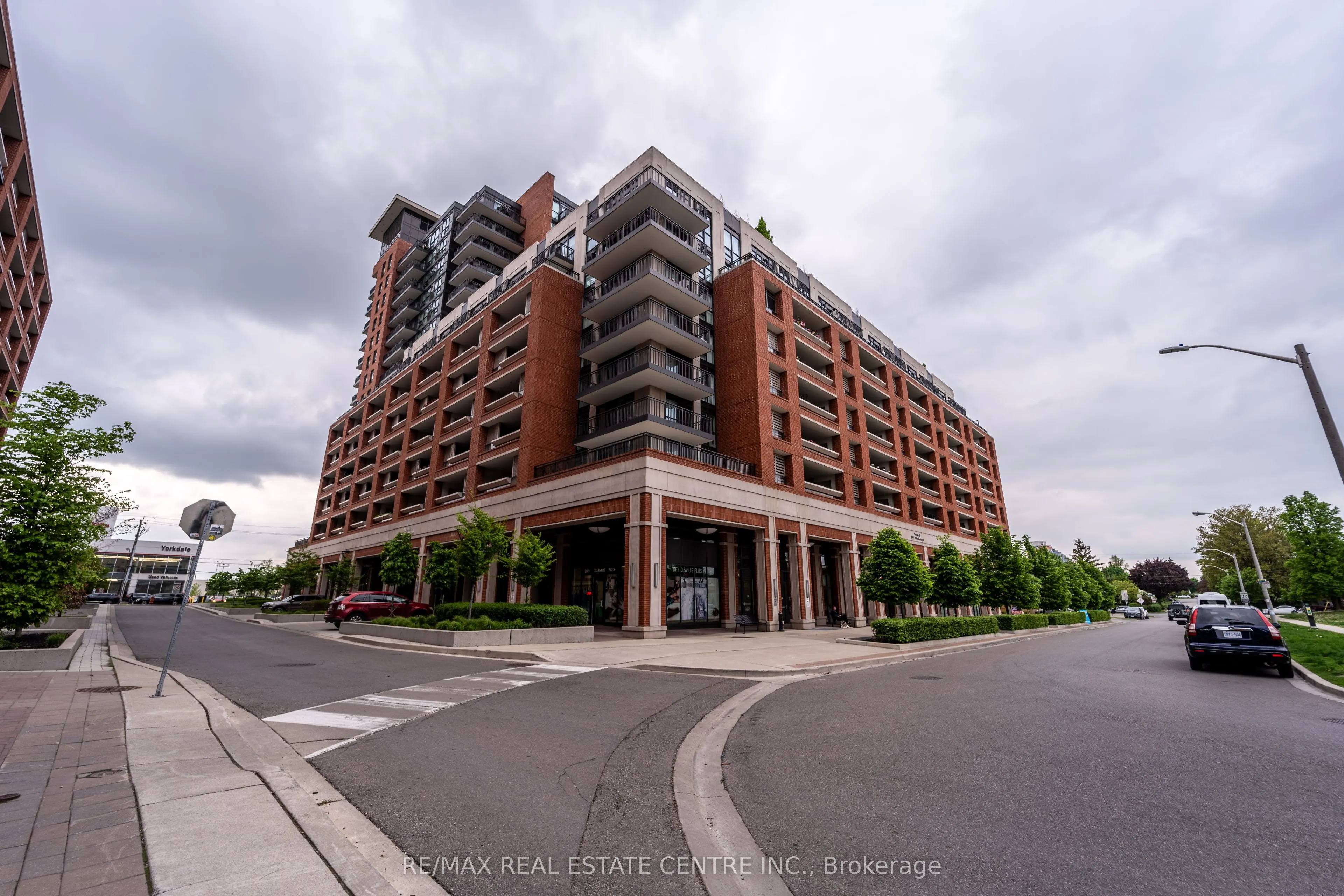 3091 Dufferin Street, #215