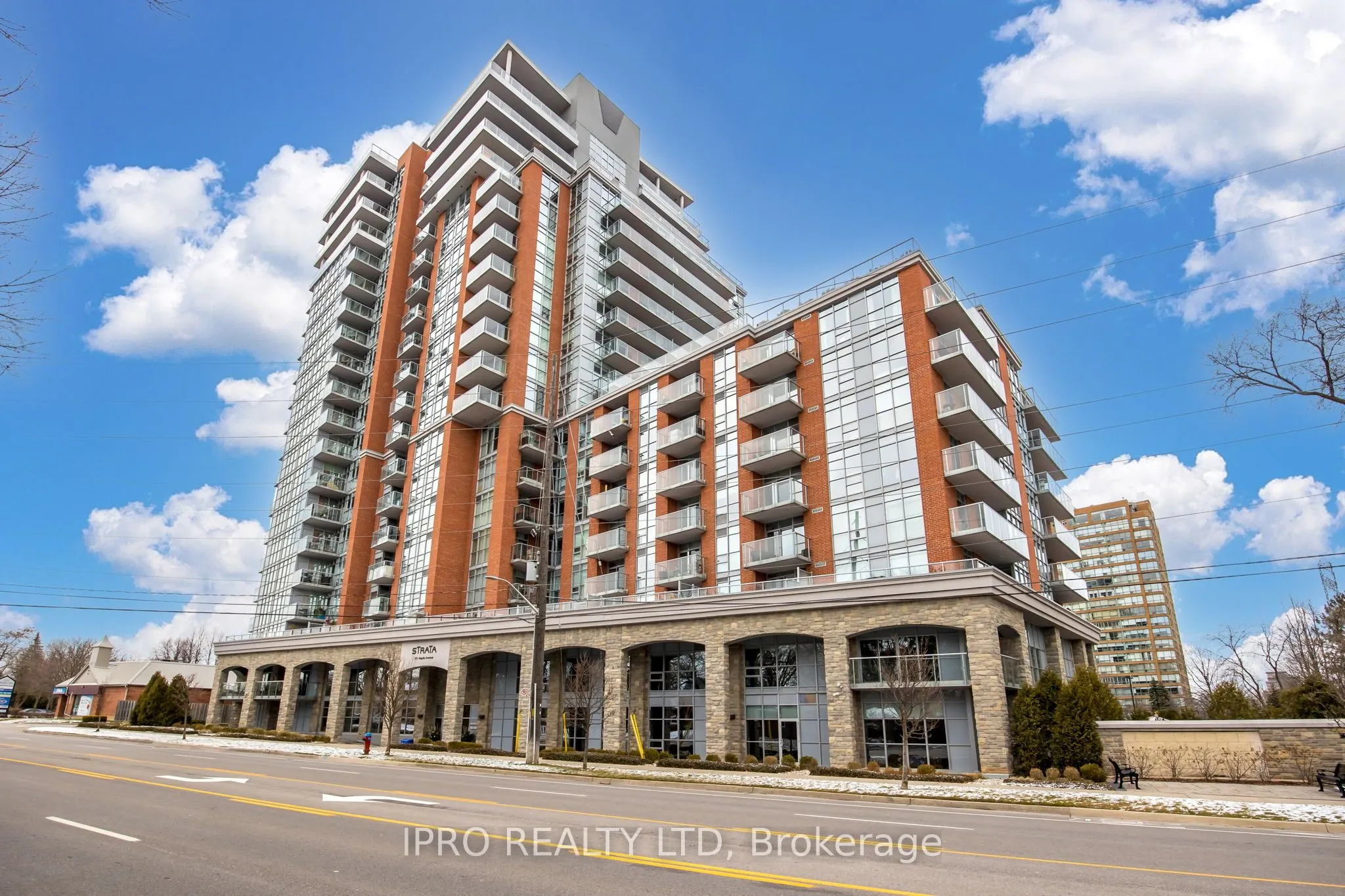 551 Maple Avenue, #814