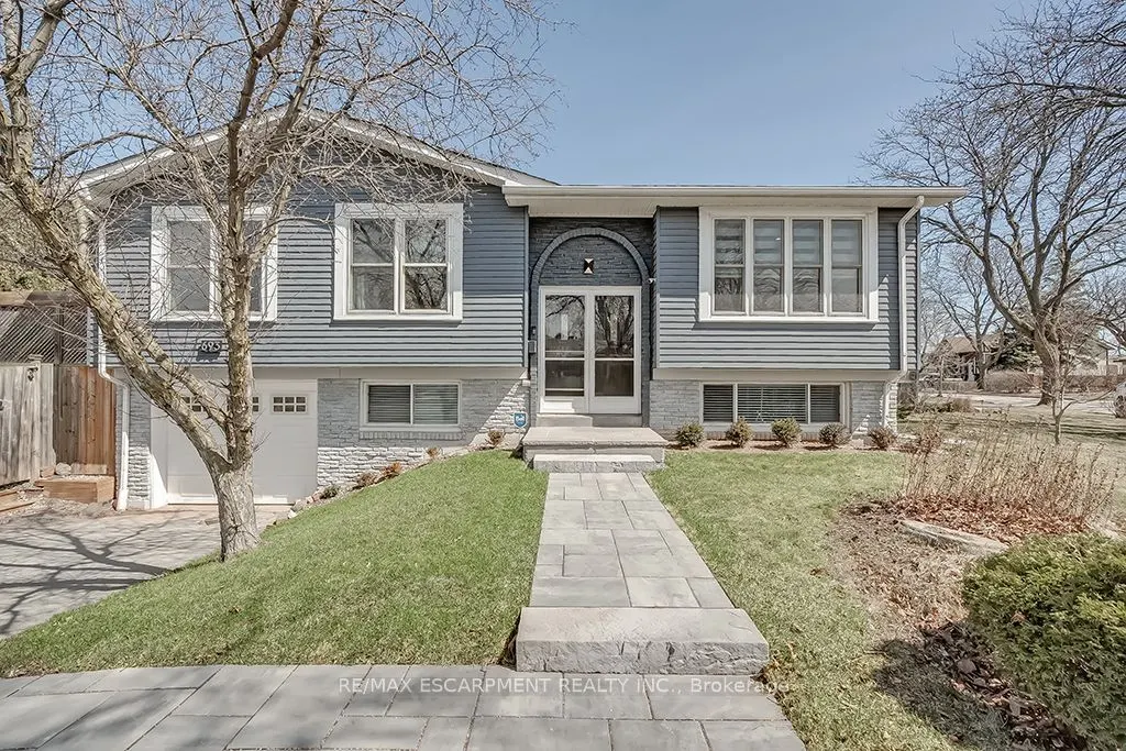 693 Inverary Road
