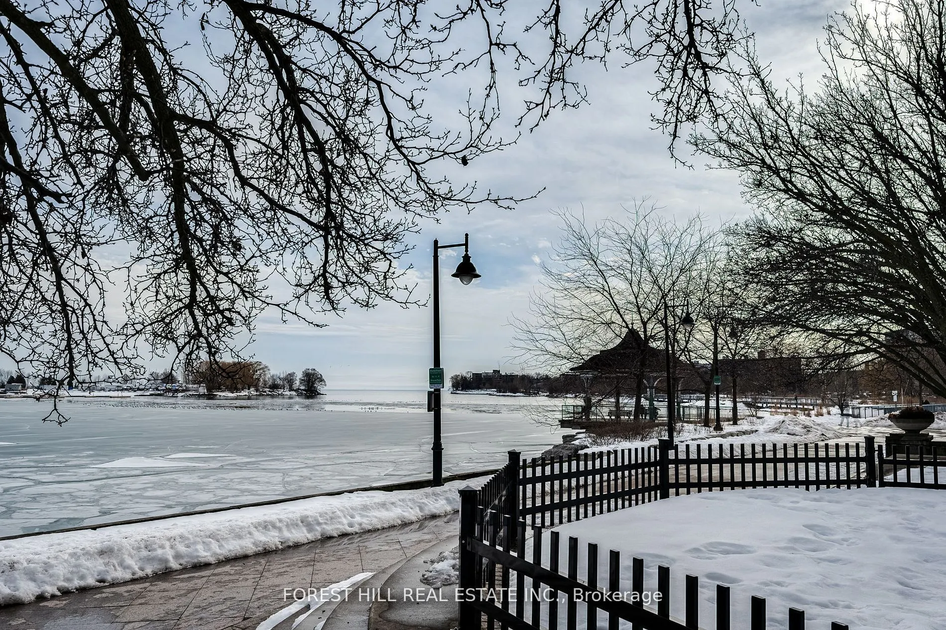 2267 Lakeshore Boulevard W #707