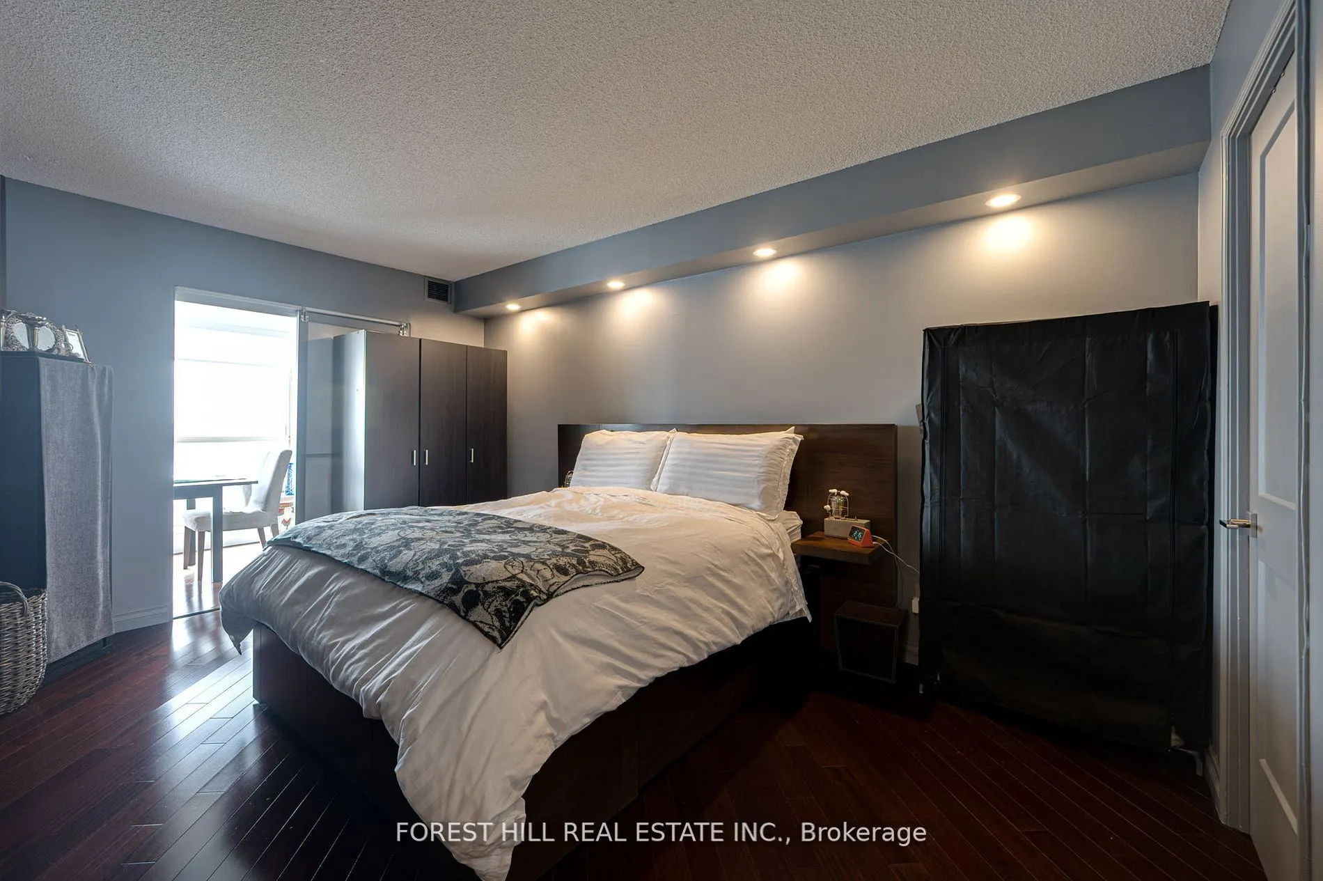 2267 Lakeshore Boulevard W #707