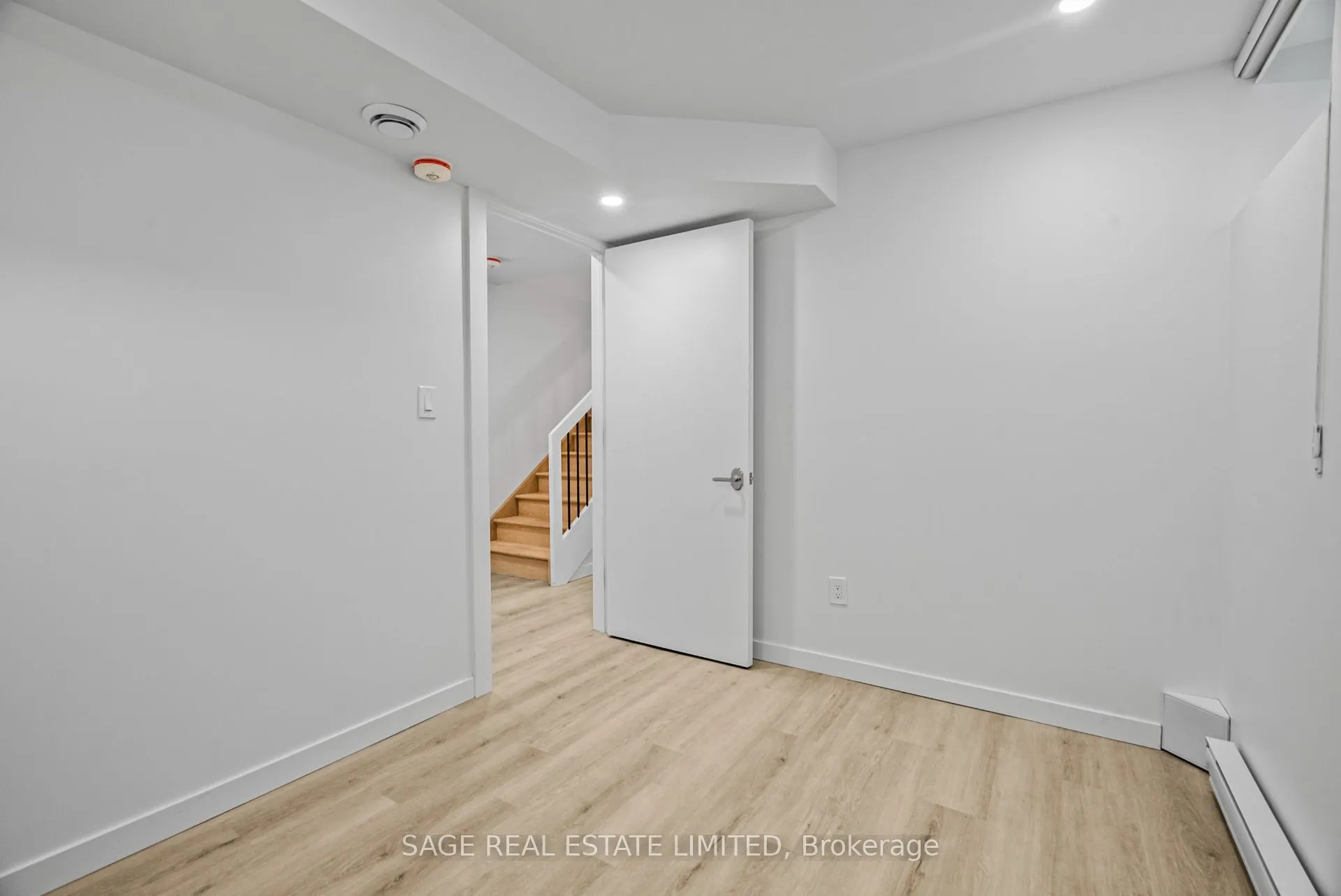 25 Chamberlain Avenue