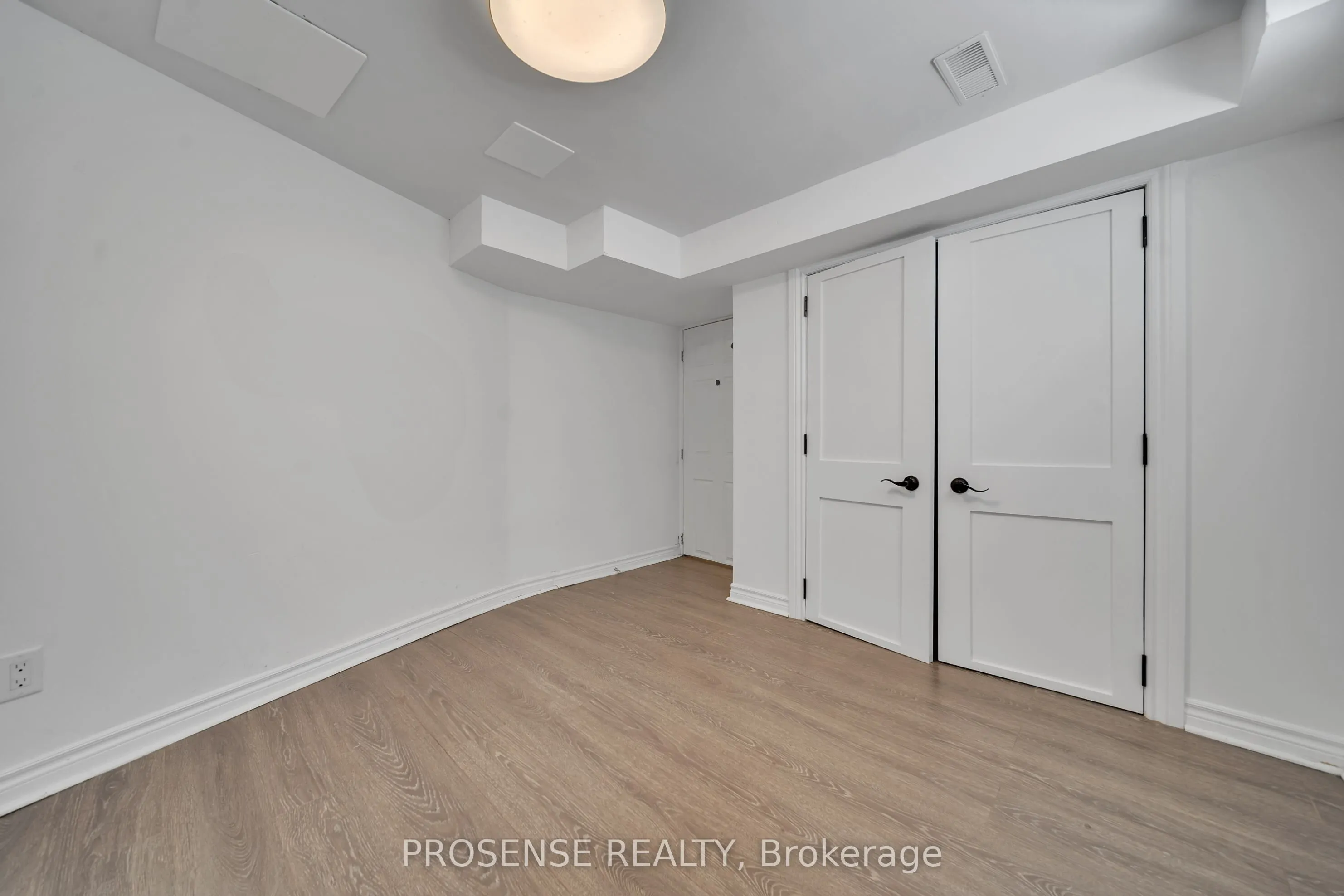 8 Vanderbrent Crescent