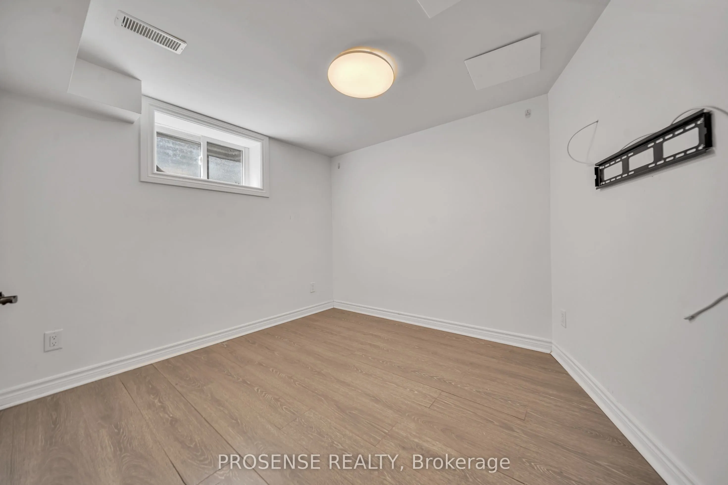 8 Vanderbrent Crescent