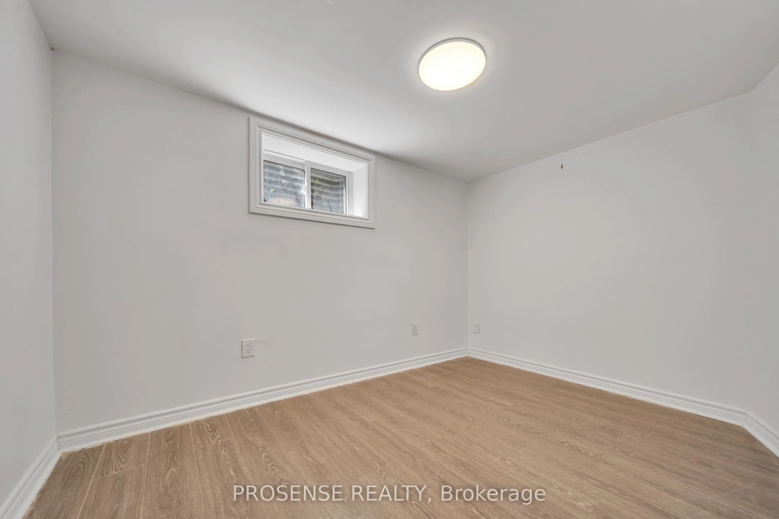 8 Vanderbrent Crescent