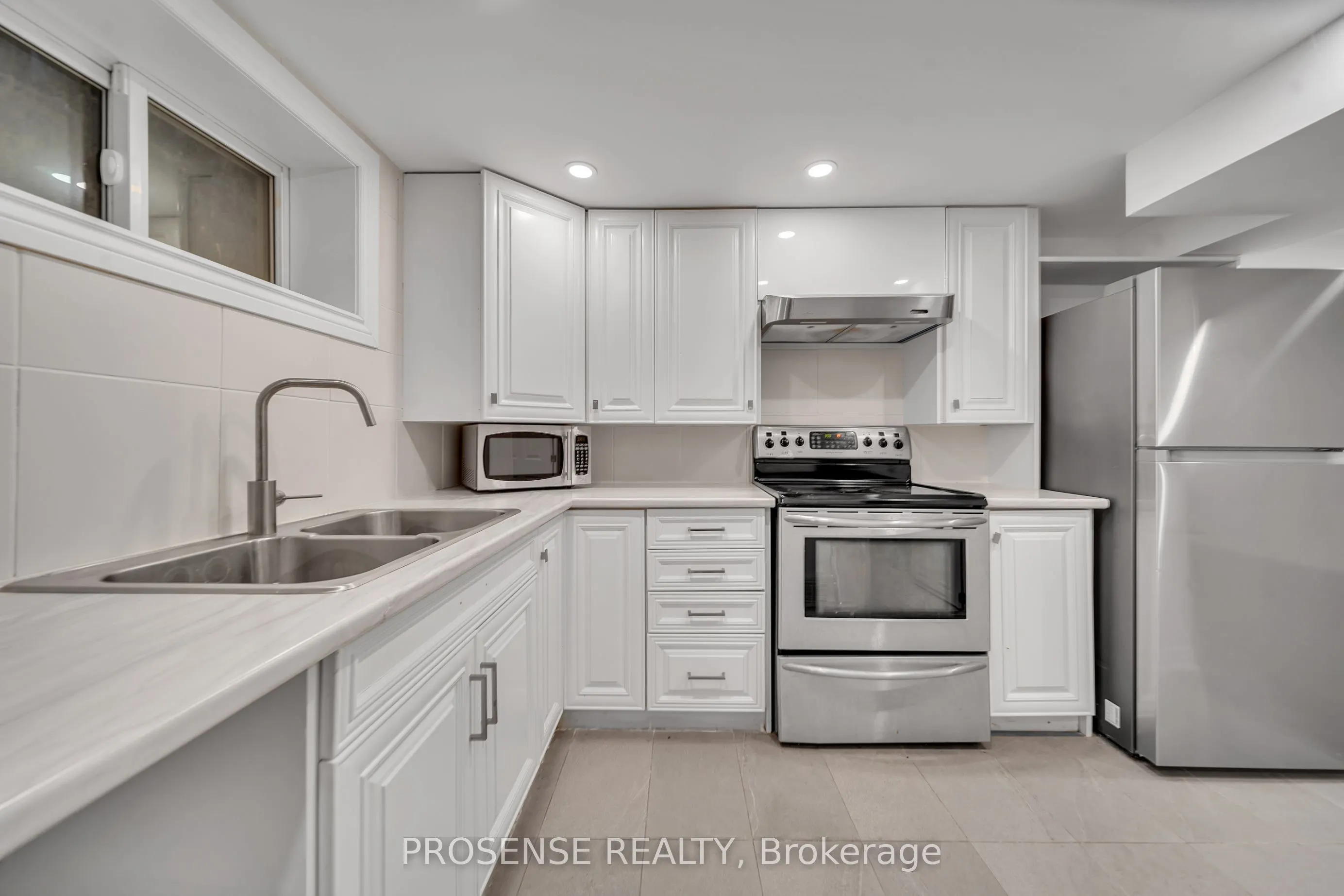 8 Vanderbrent Crescent