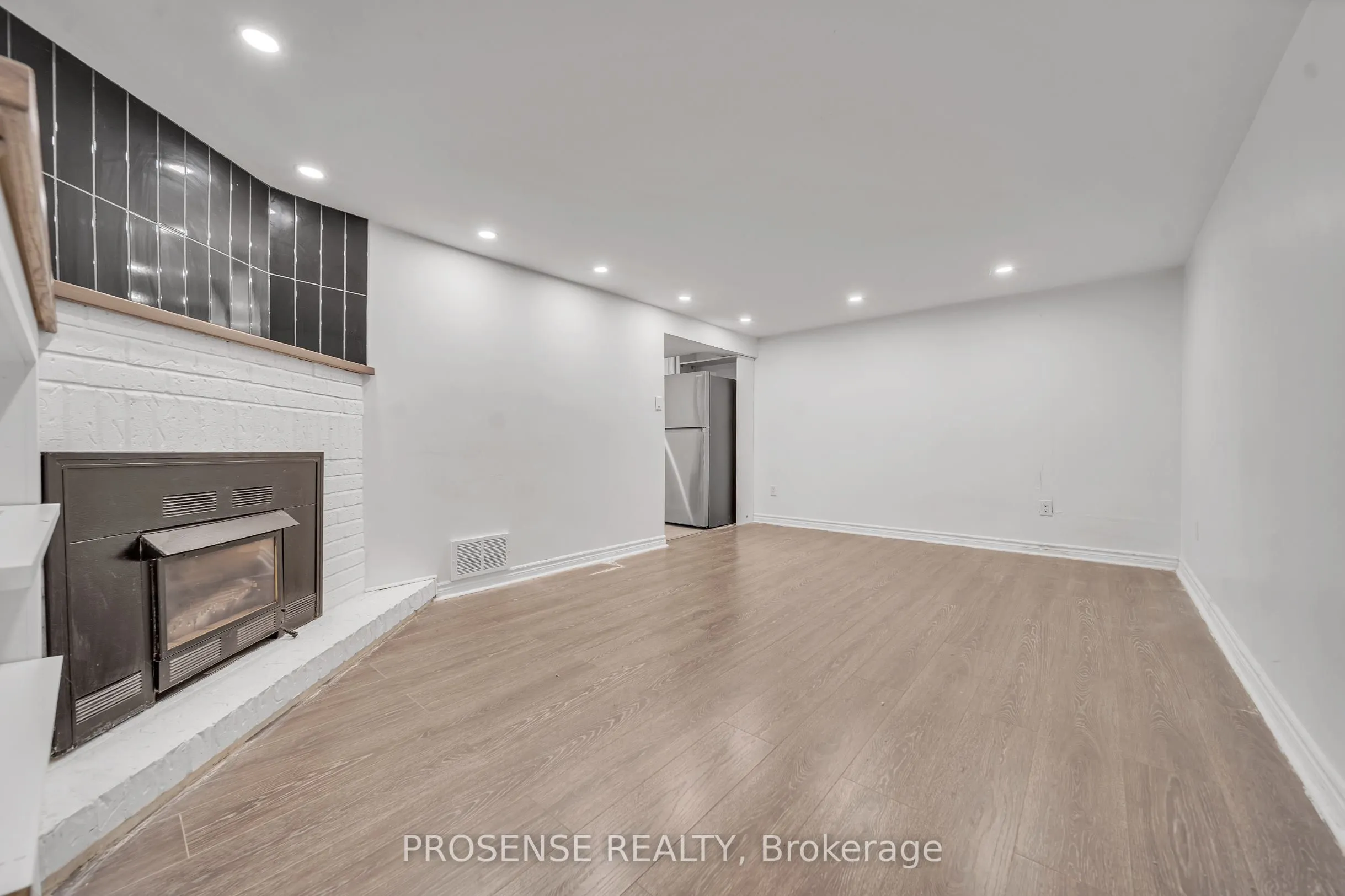 8 Vanderbrent Crescent