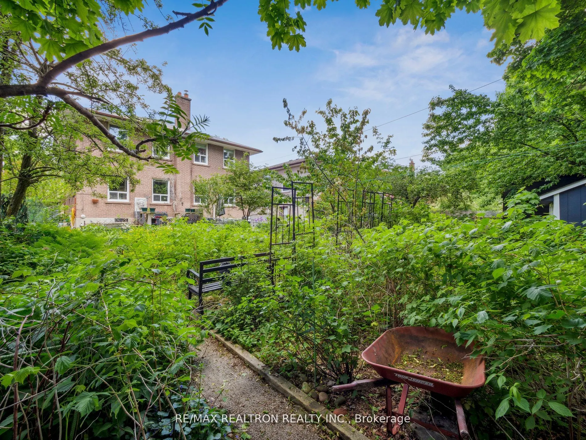 61A Woodbury Road
