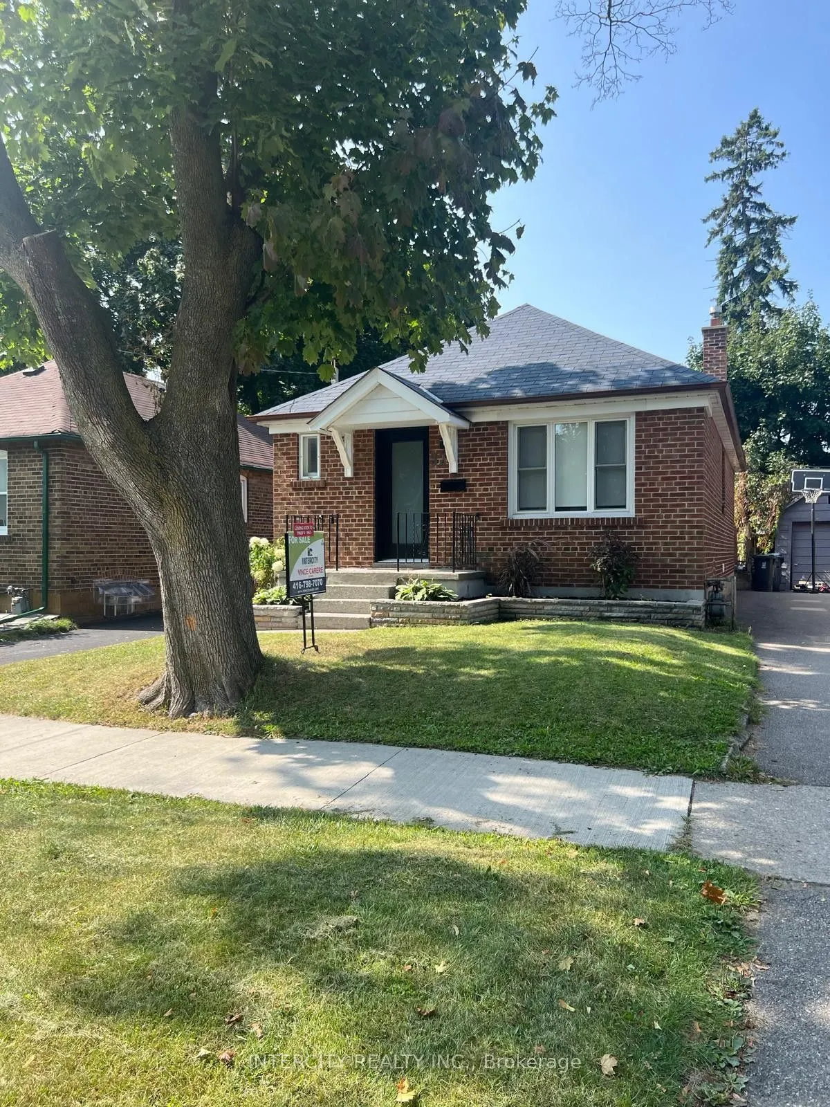 32 Rothsay Avenue
