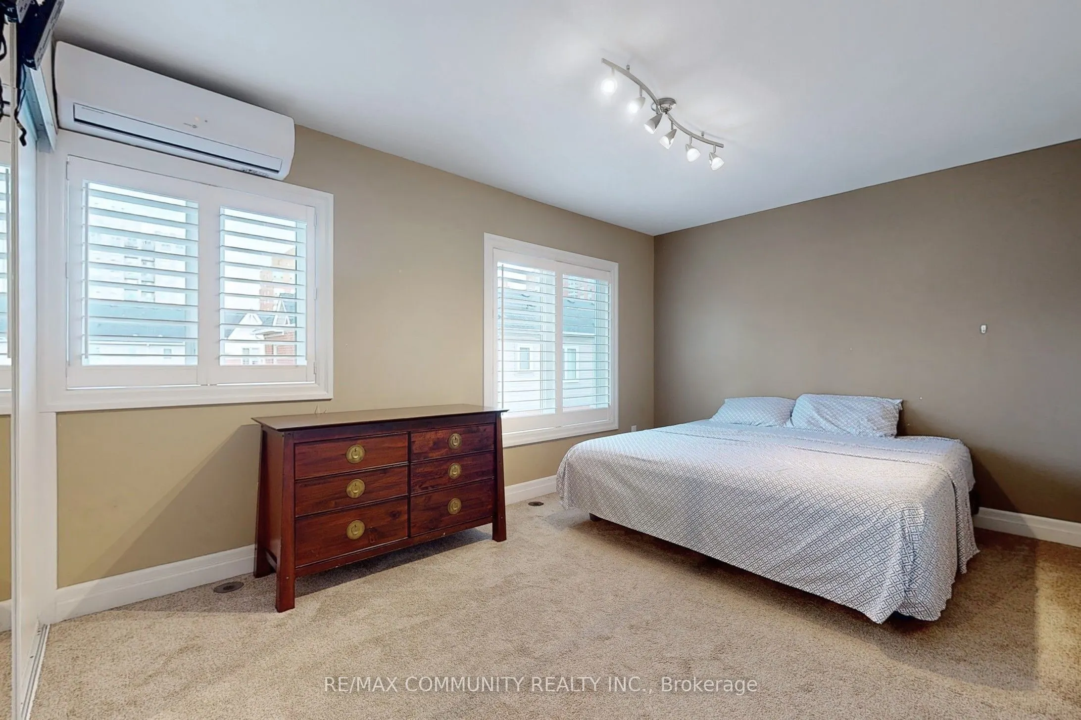 3030 Lakeshore Boulevard W, #8