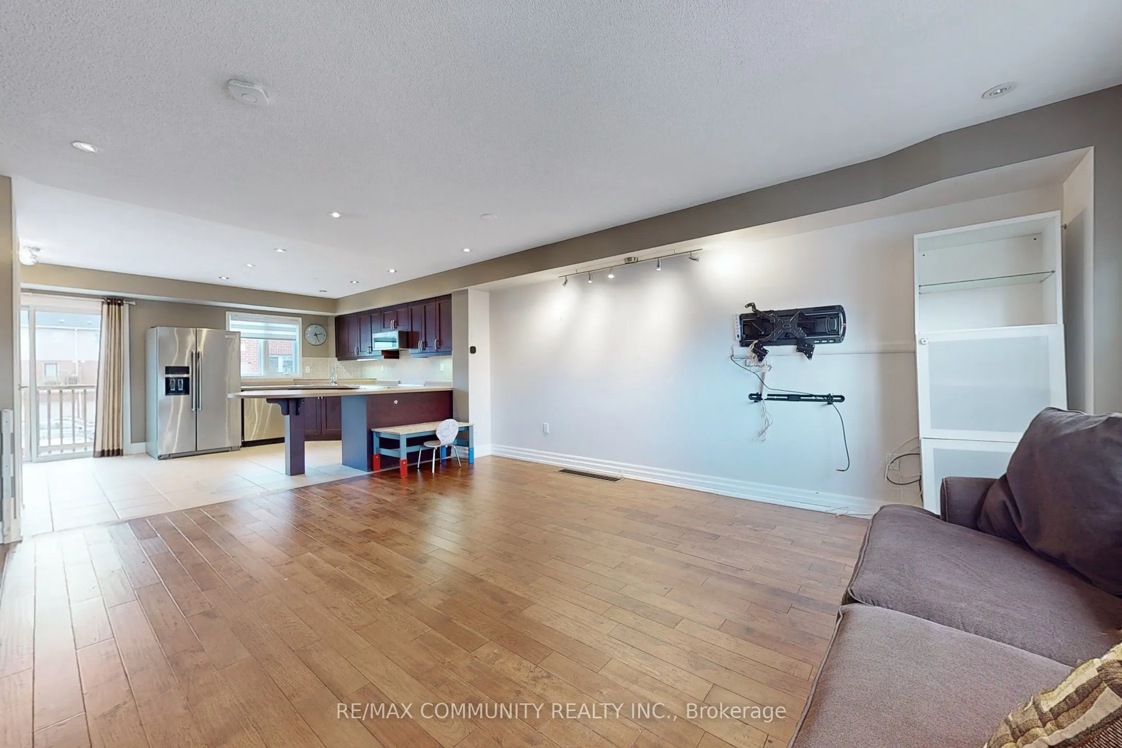 3030 Lakeshore Boulevard W, #8