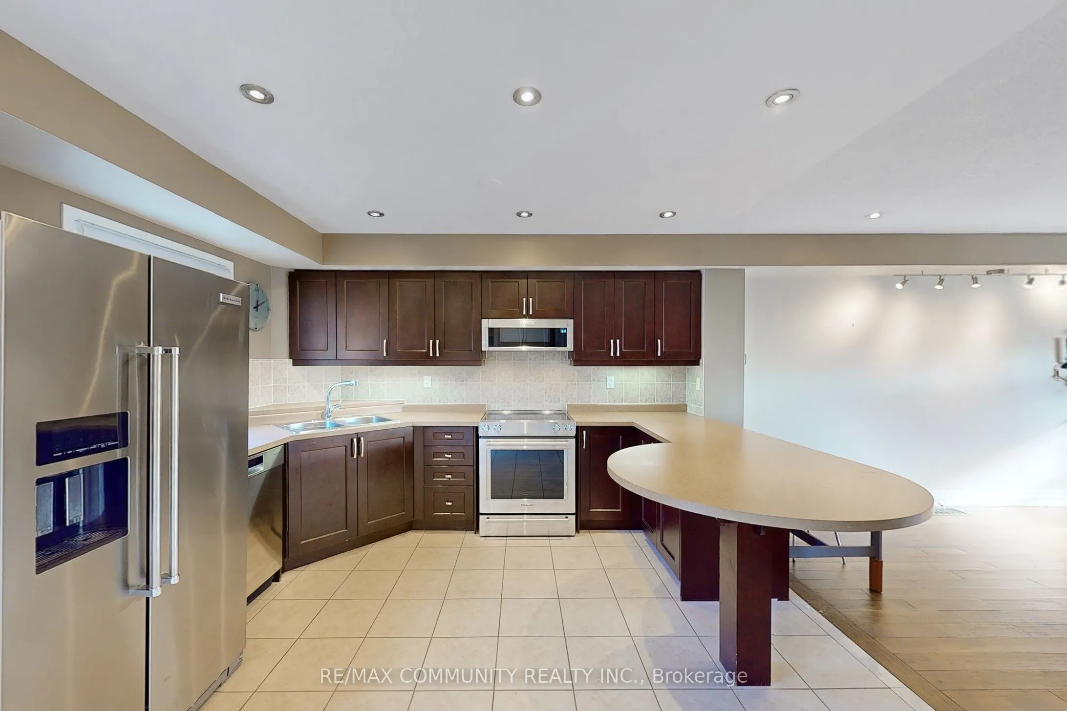 3030 Lakeshore Boulevard W, #8