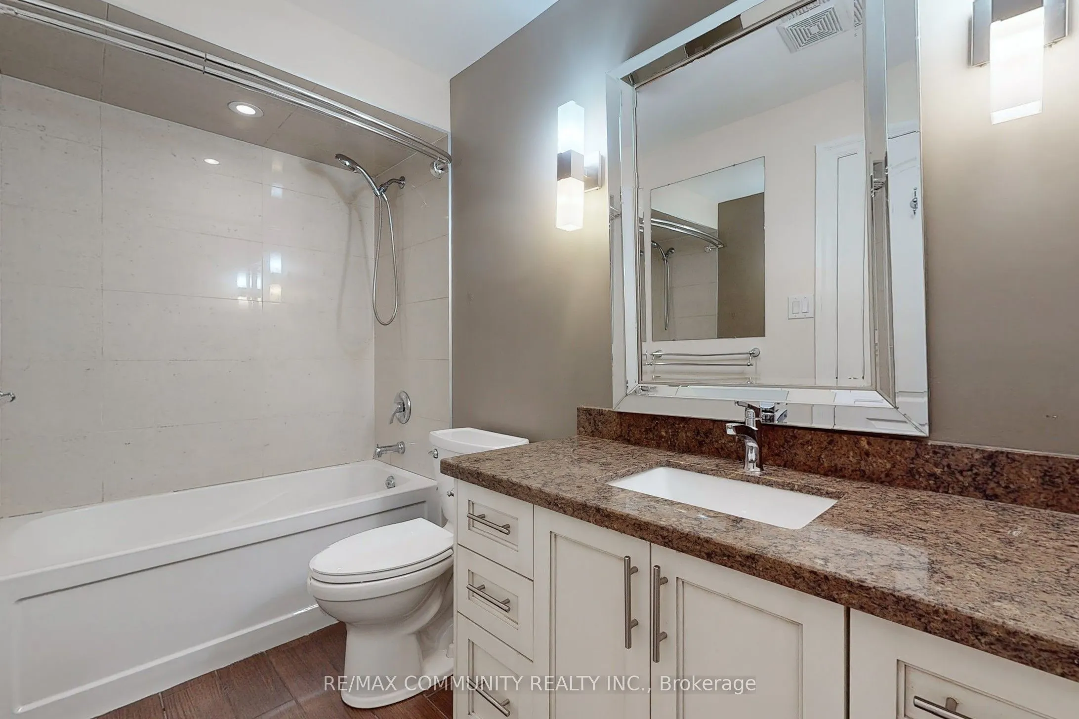 3030 Lakeshore Boulevard W, #8
