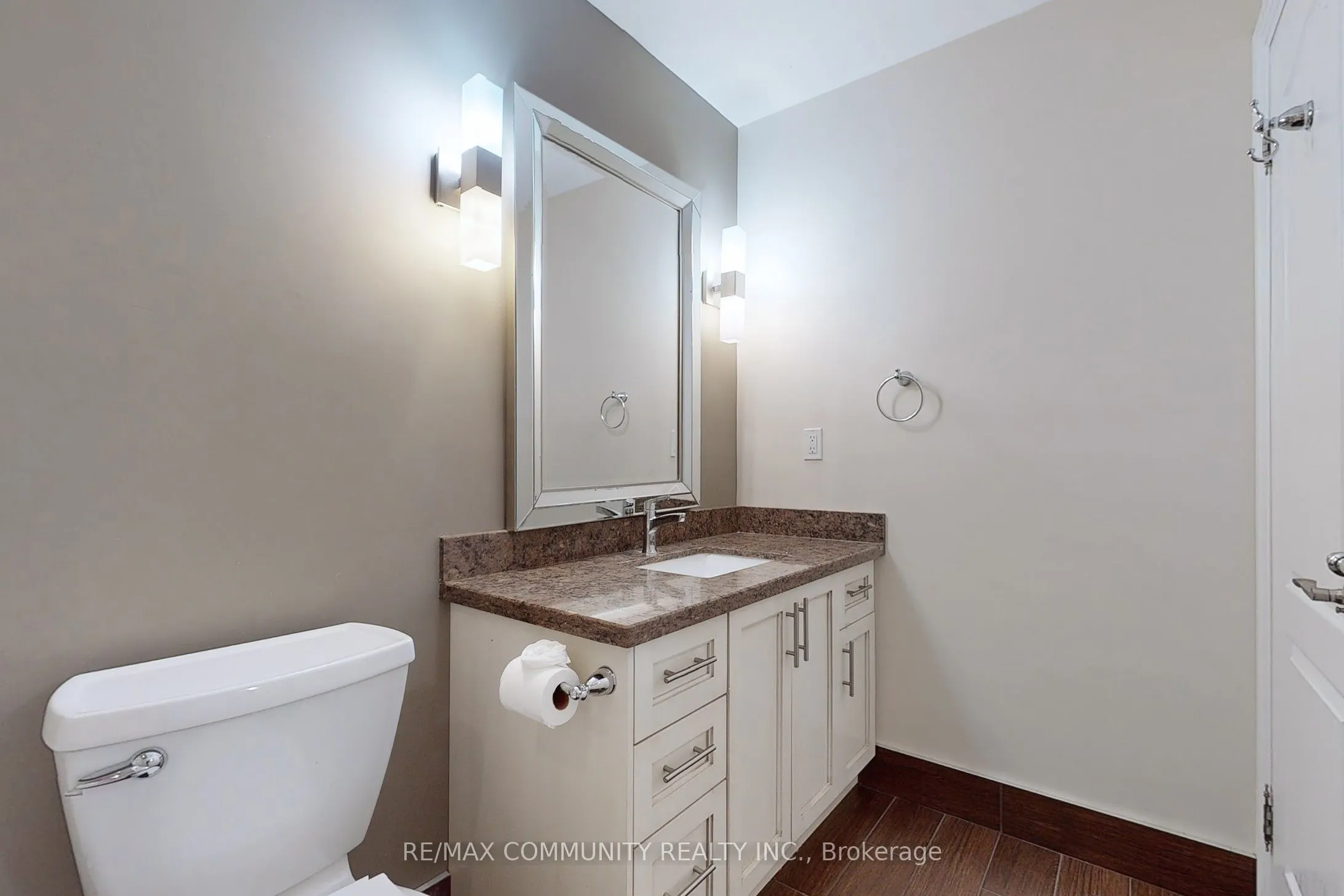 3030 Lakeshore Boulevard W, #8