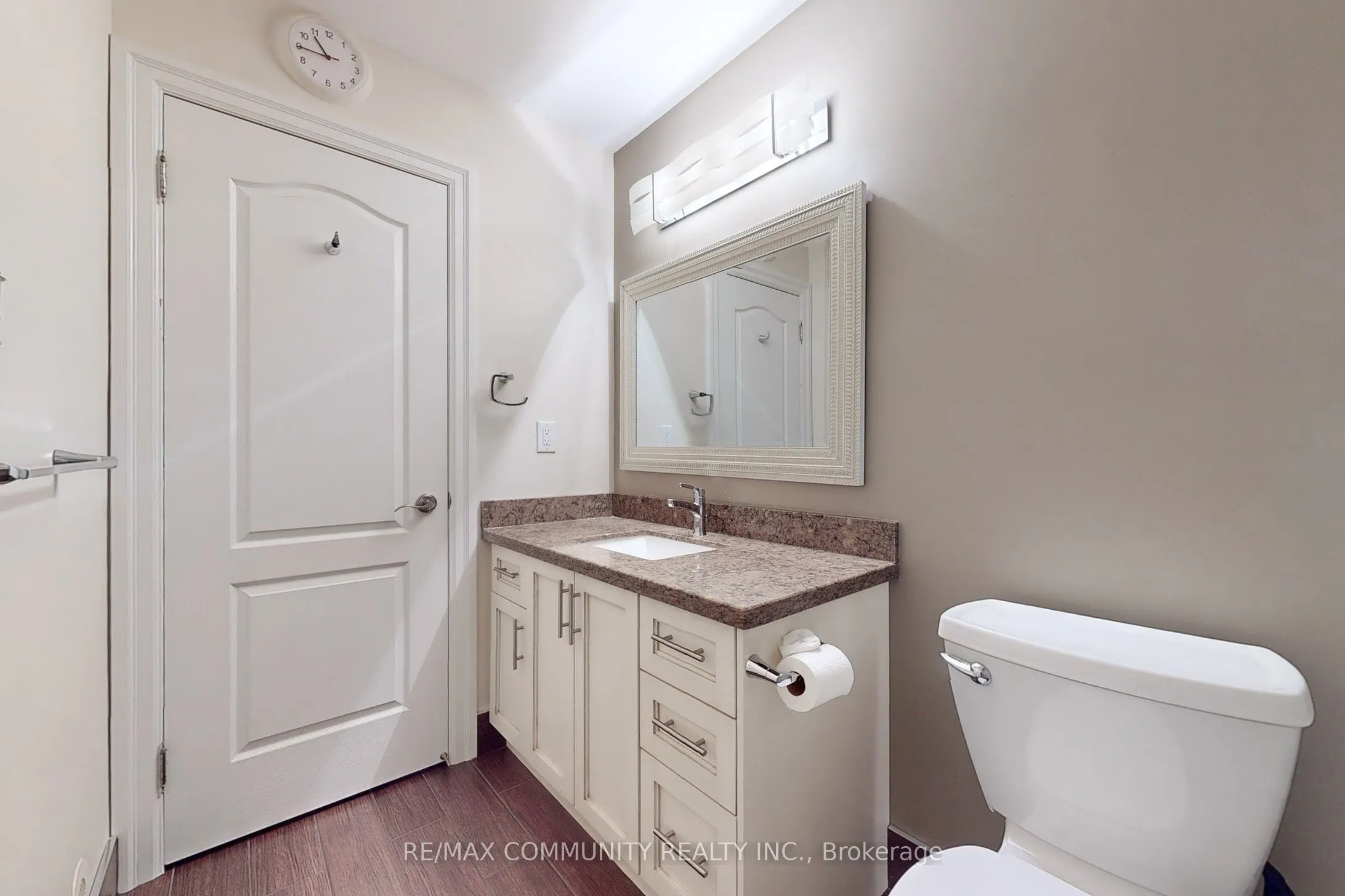3030 Lakeshore Boulevard W, #8