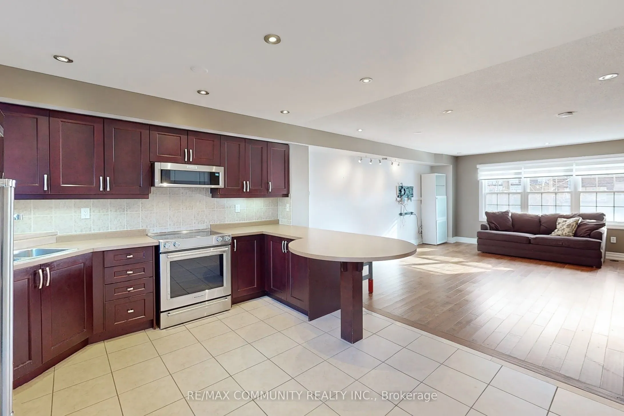 3030 Lakeshore Boulevard W, #8