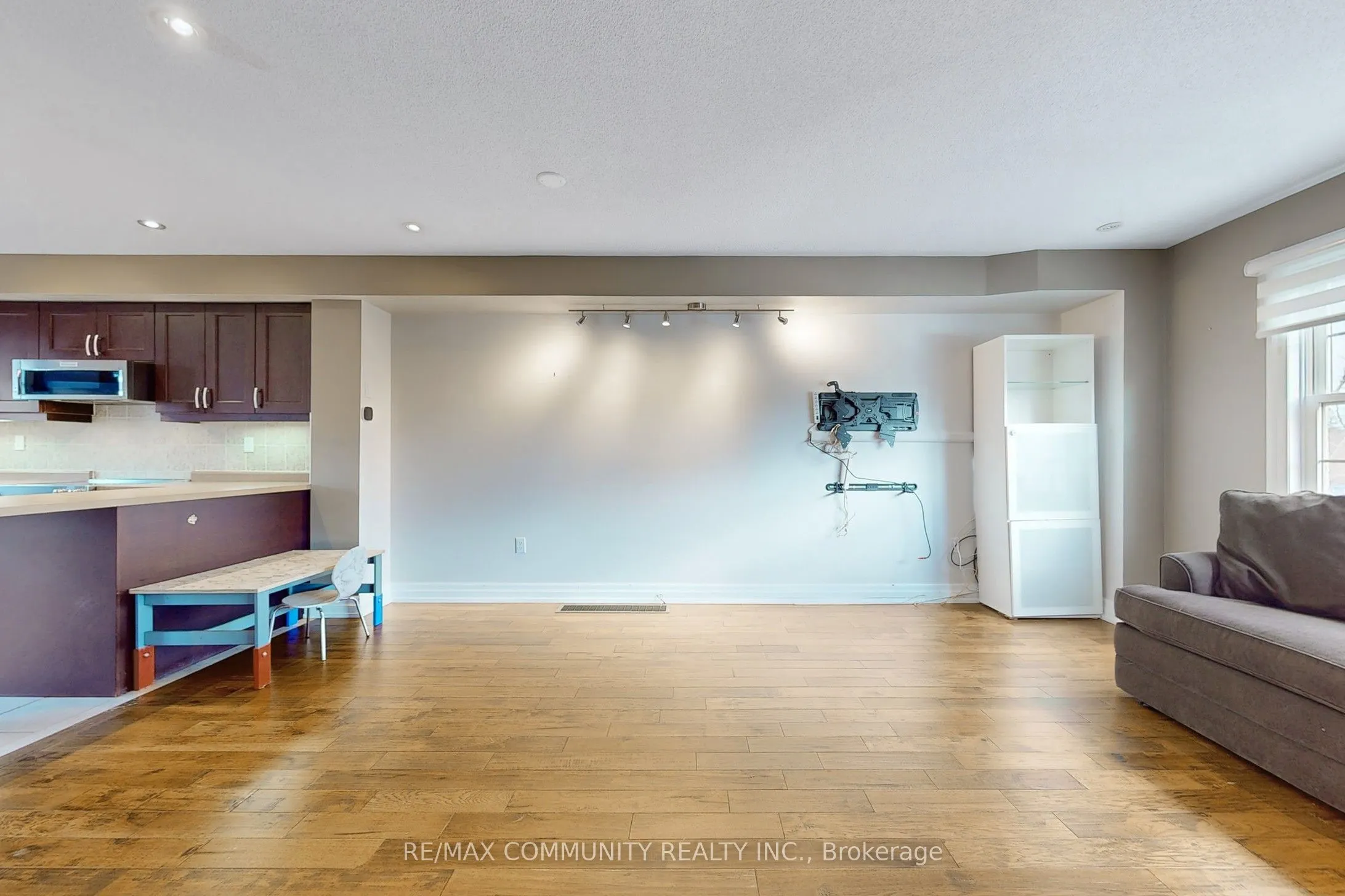 3030 Lakeshore Boulevard W, #8