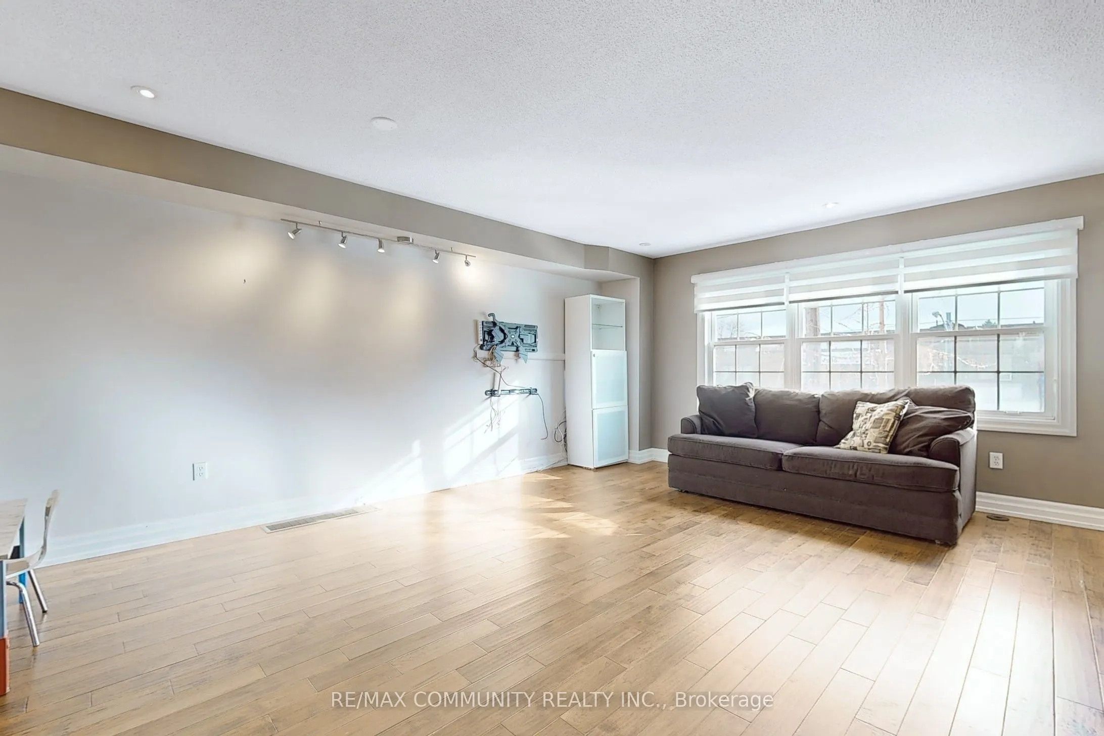3030 Lakeshore Boulevard W, #8