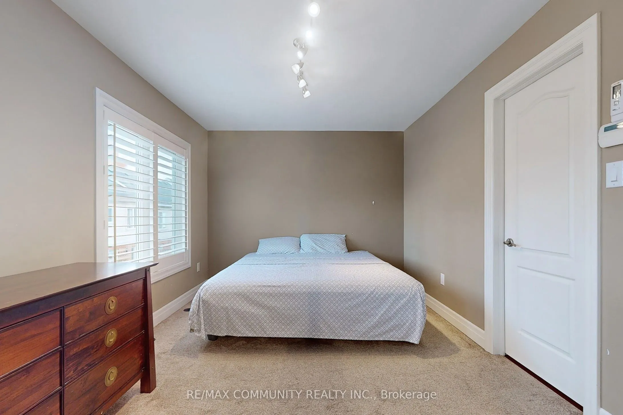 3030 Lakeshore Boulevard W, #8