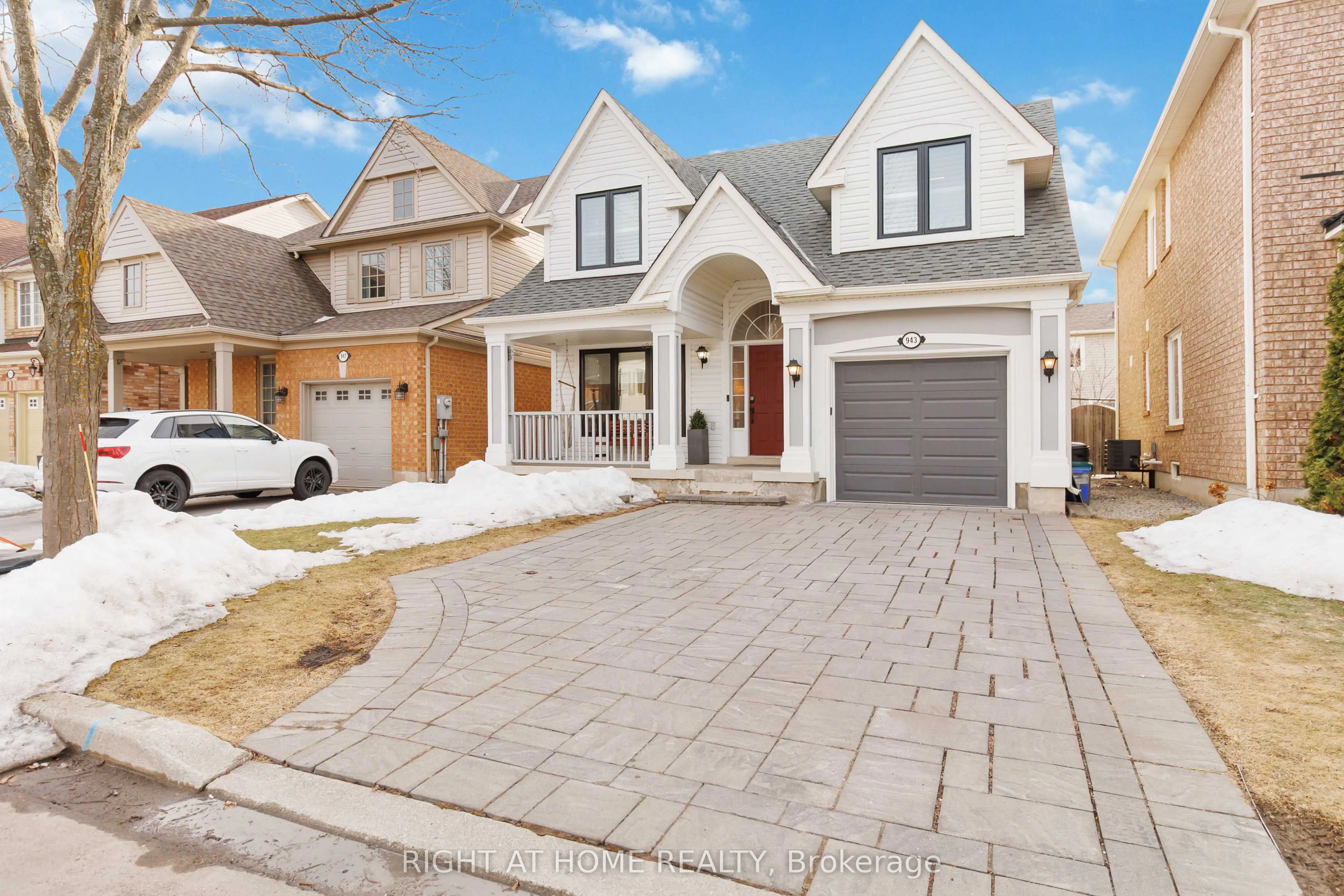 943 McDuffe Crescent