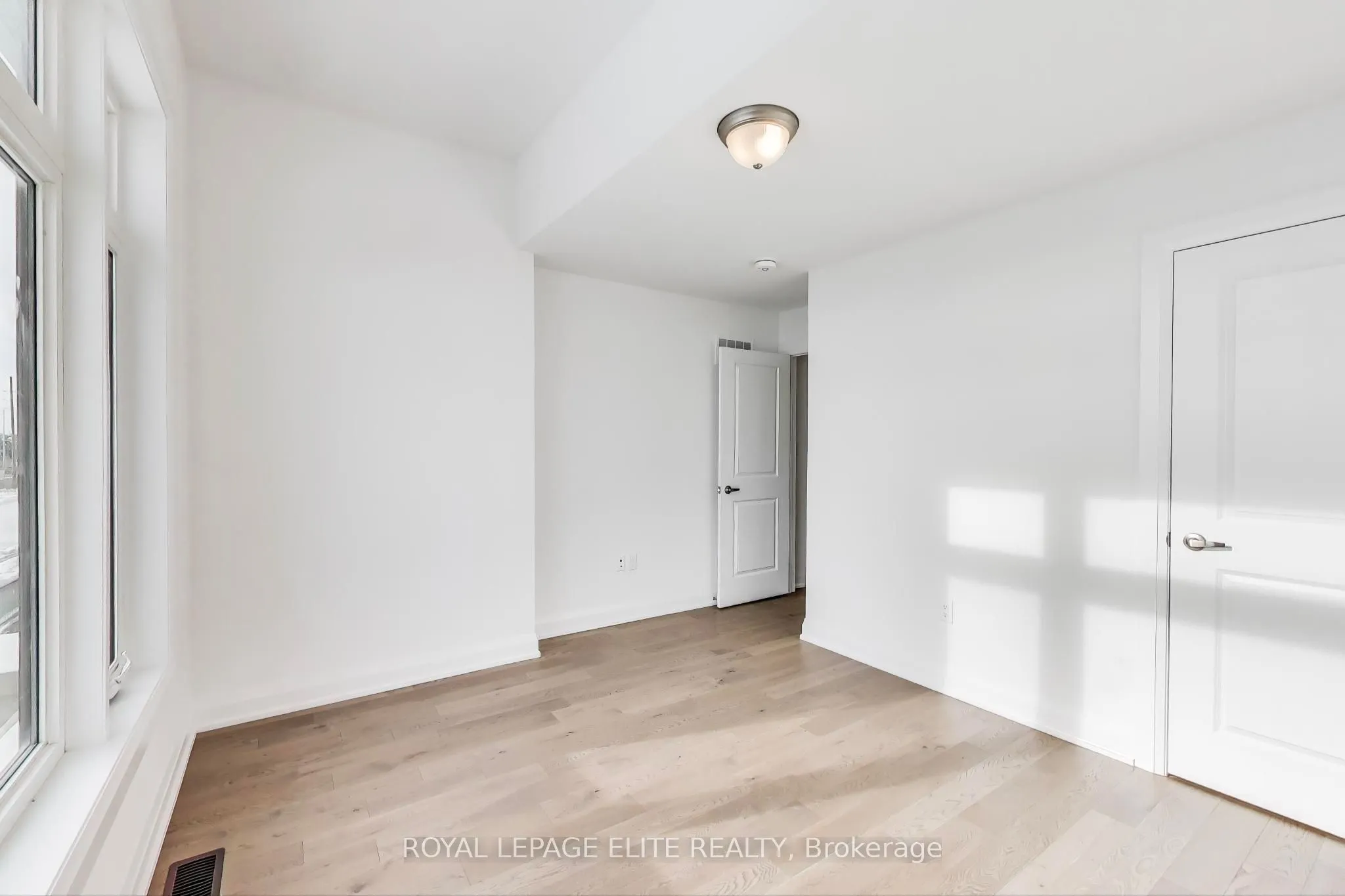 10 STRATFORD Drive S