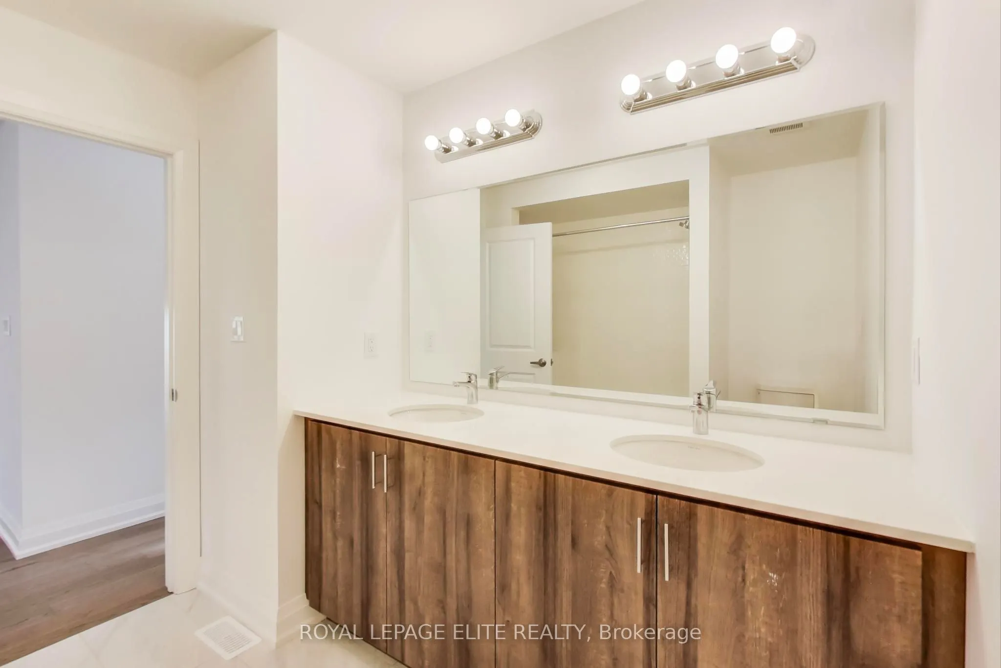 10 STRATFORD Drive S