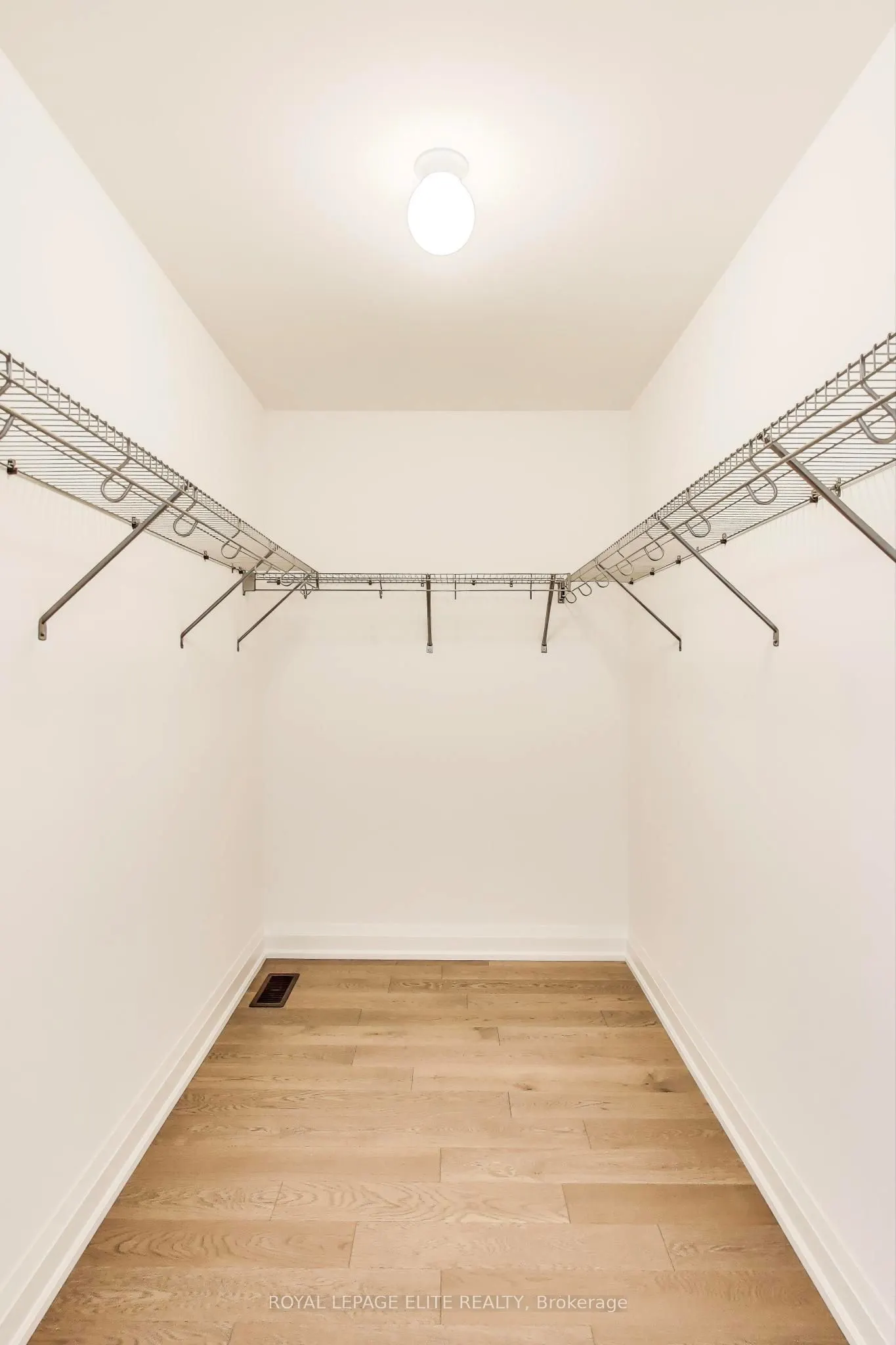 10 STRATFORD Drive S