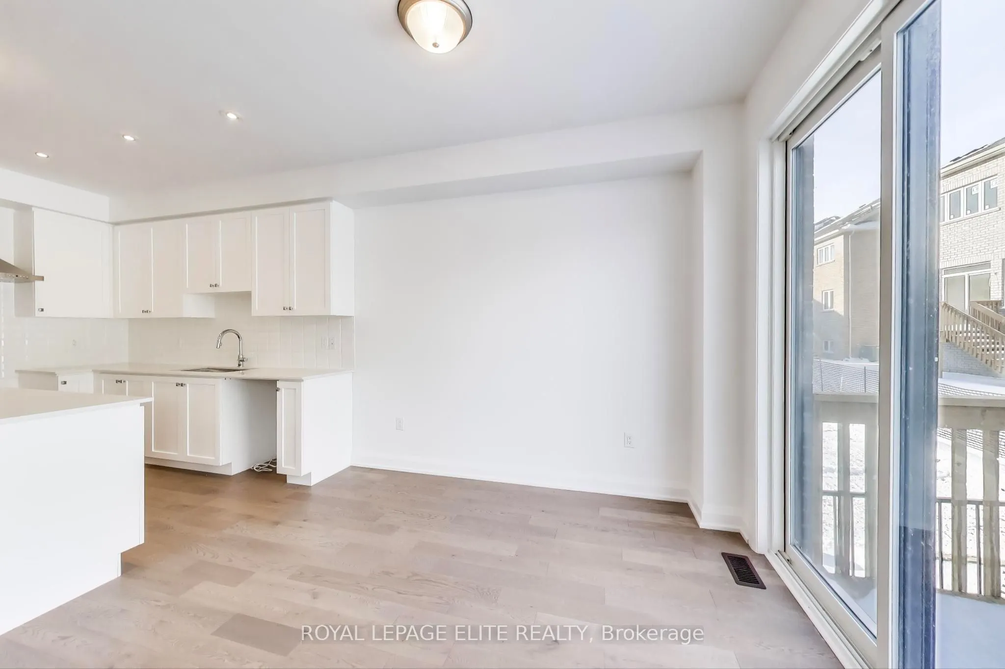 10 STRATFORD Drive S