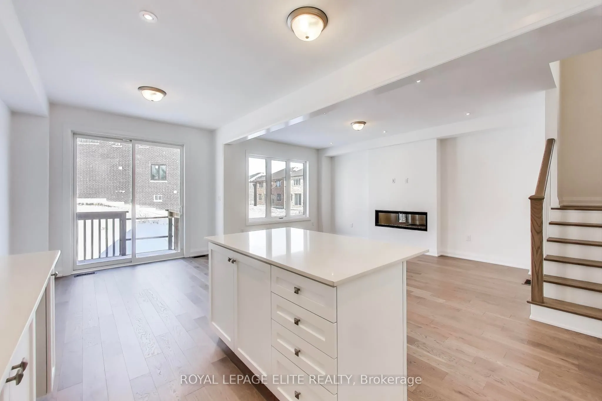 10 STRATFORD Drive S