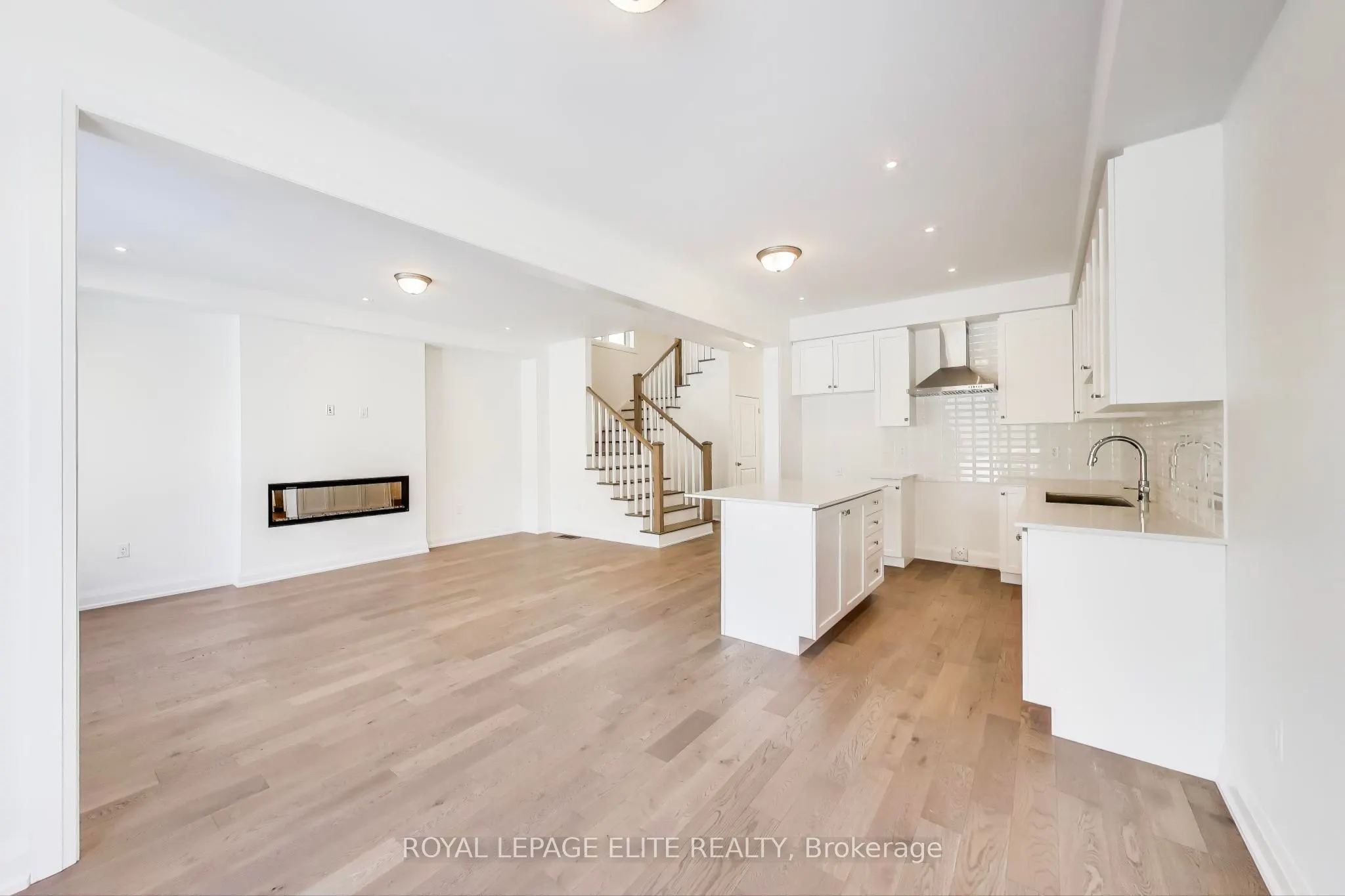 10 STRATFORD Drive S