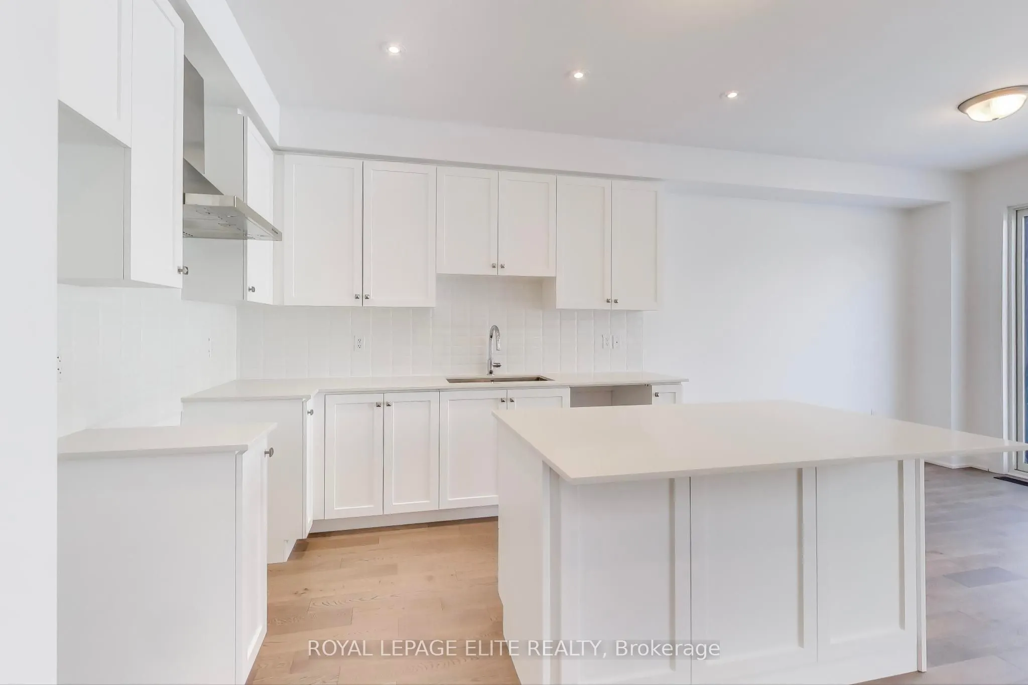 10 STRATFORD Drive S