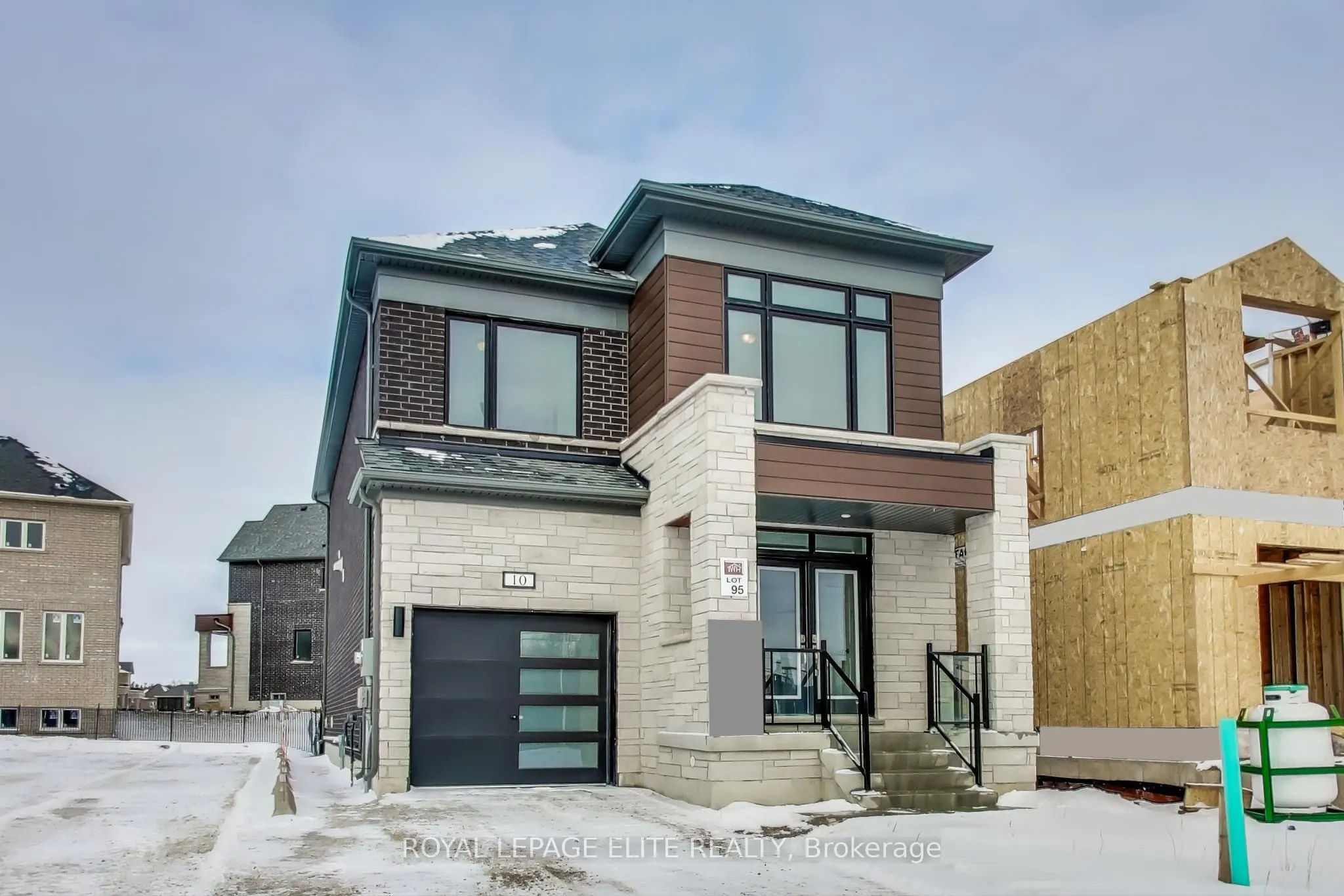 10 STRATFORD Drive S