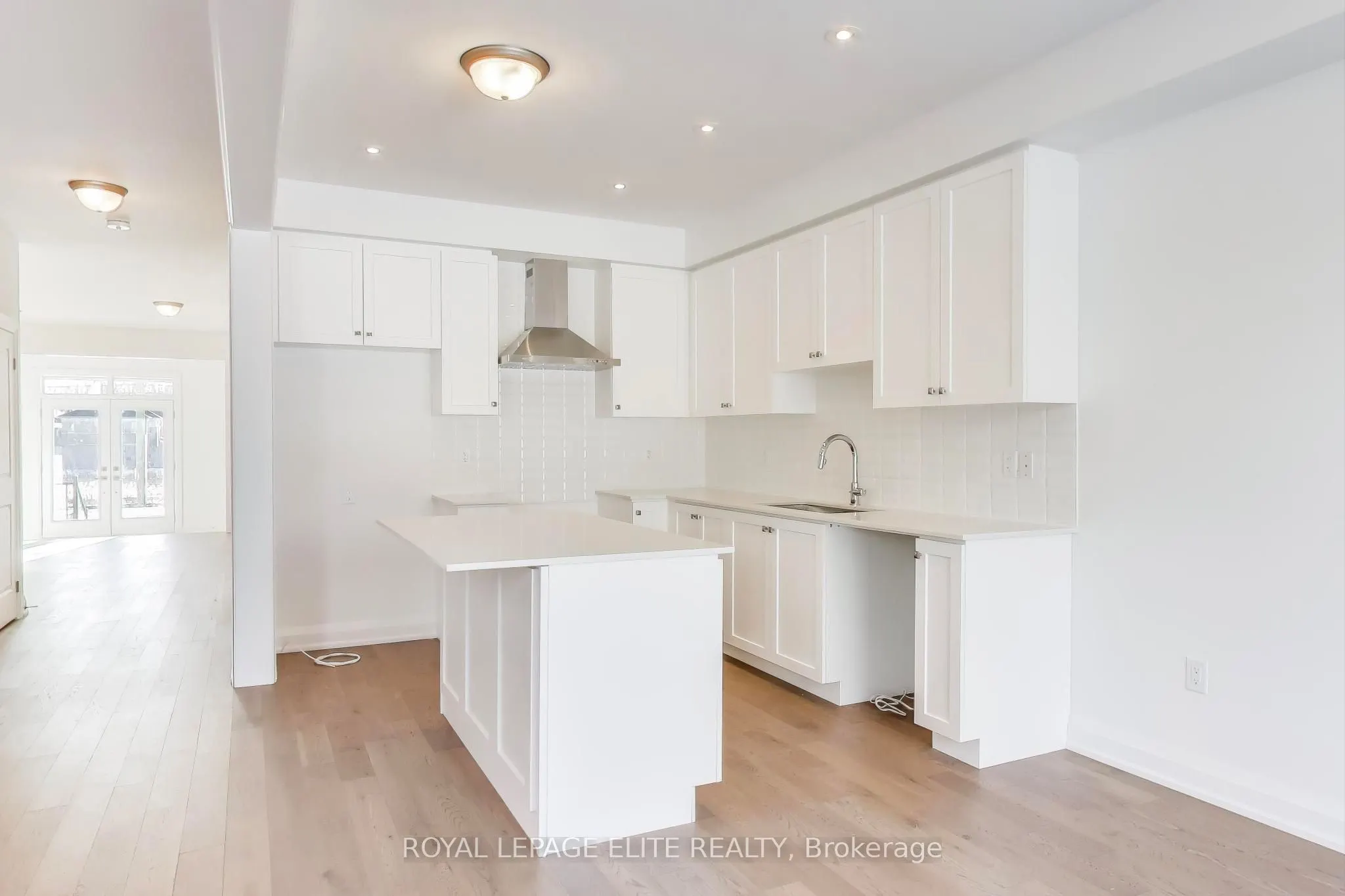 10 STRATFORD Drive S